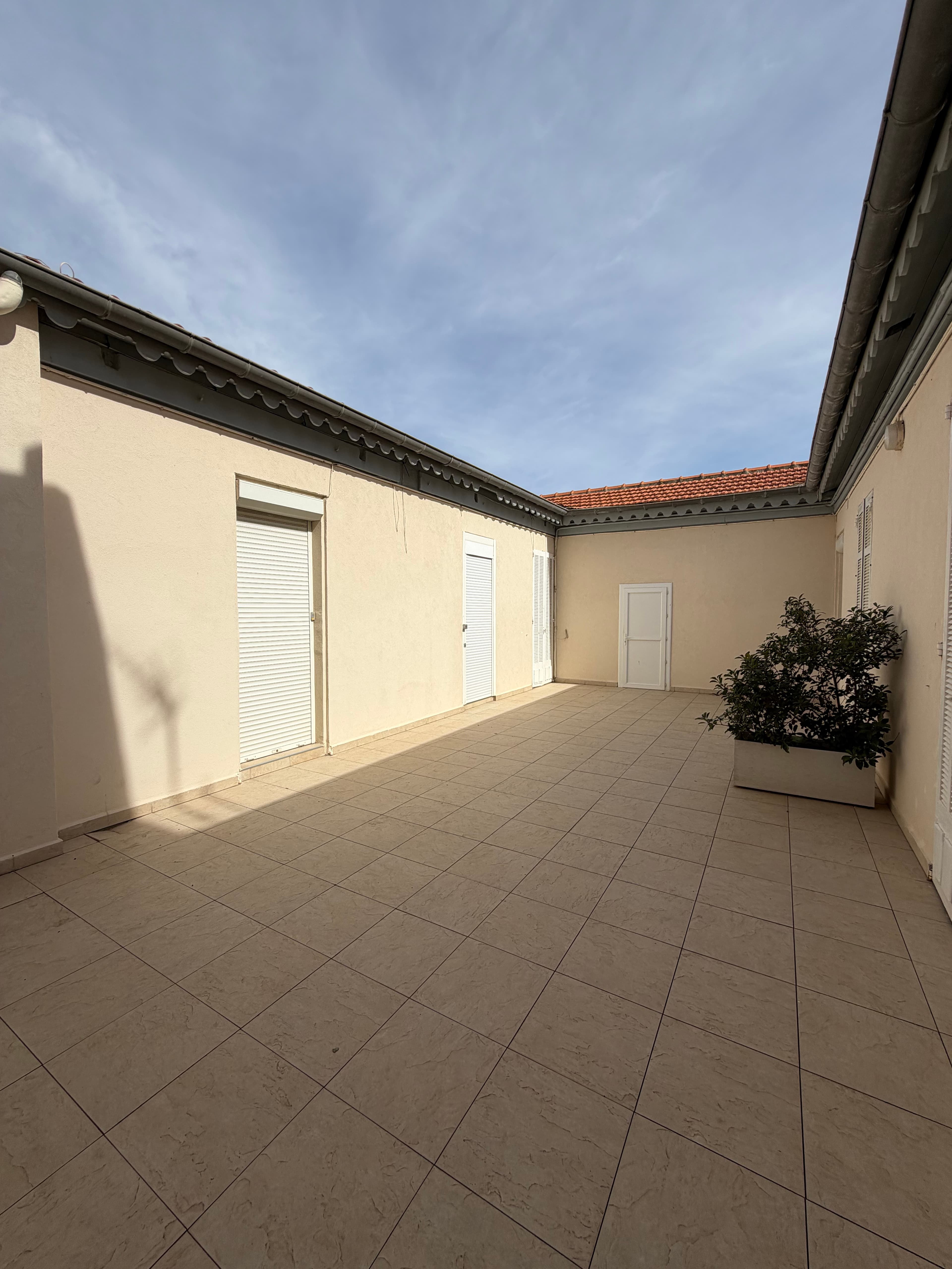 EN EXCLUSIVITE : Duplex de 47 m² avec terrasse - Vue mer & canal - Photo 8