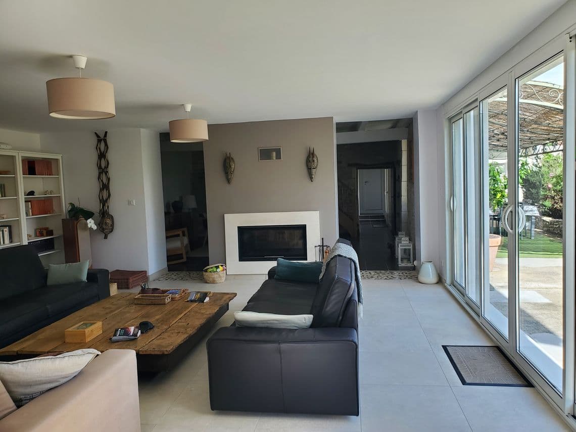 Maison en pierre rénovée avec piscine et dépendances - Photo 2