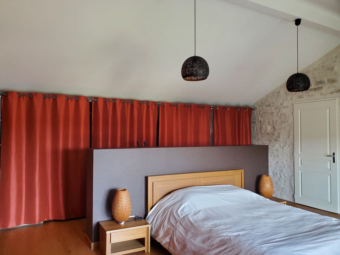 Maison en pierre rénovée avec piscine et dépendances - Photo 6