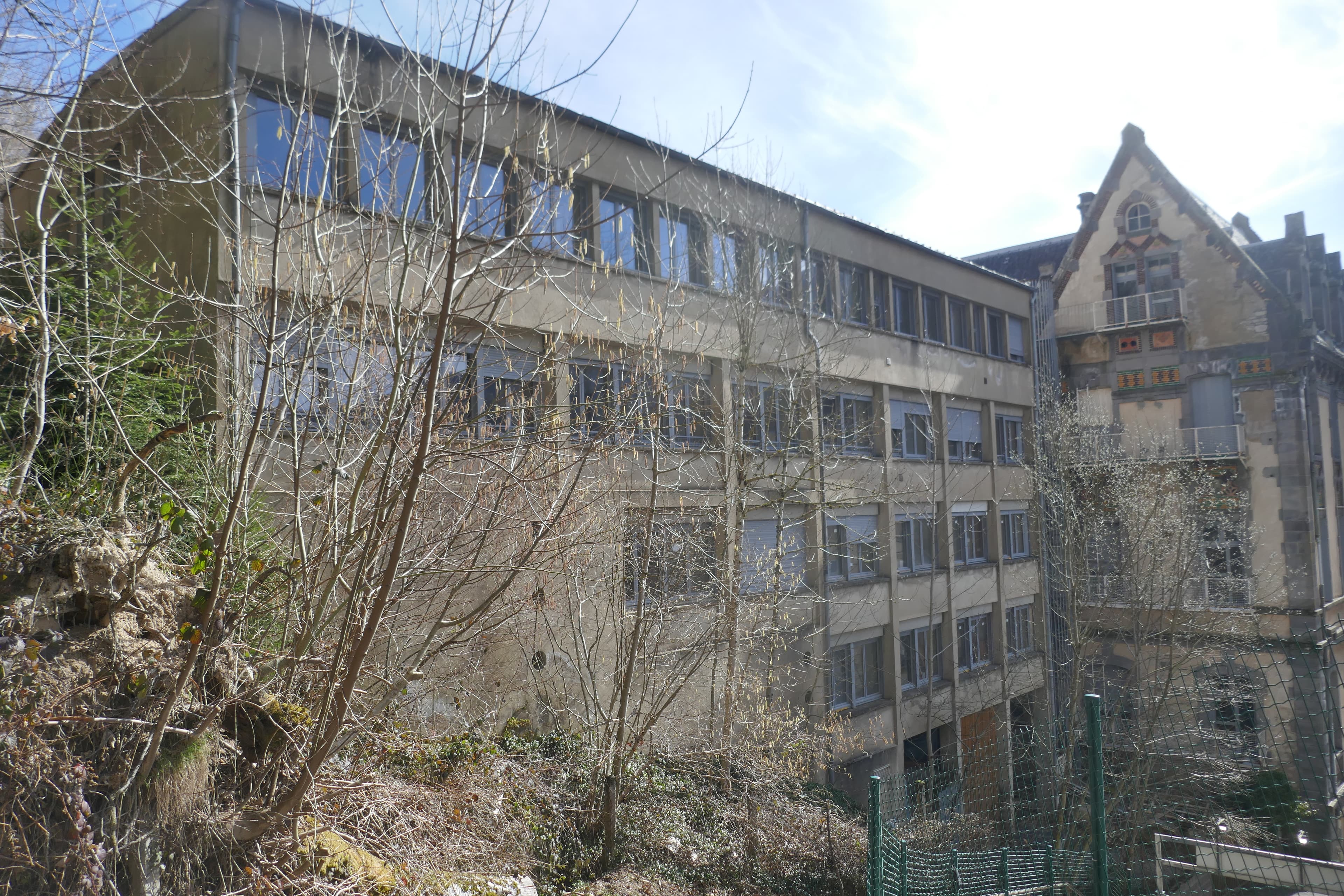 Immeuble avec 15 appartements sur la Bourboule - Photo 2