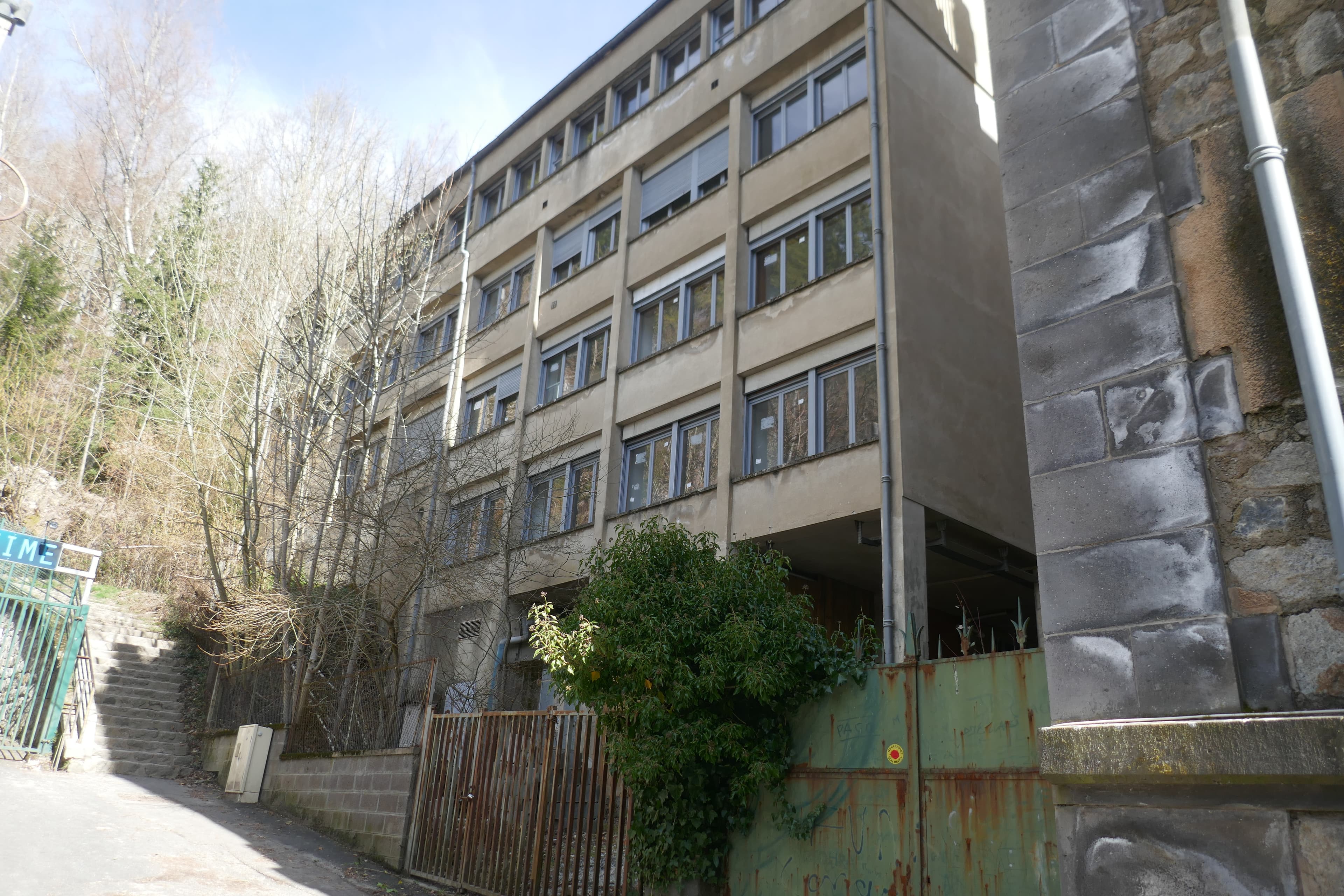 Immeuble avec 15 appartements sur la Bourboule - Photo 3