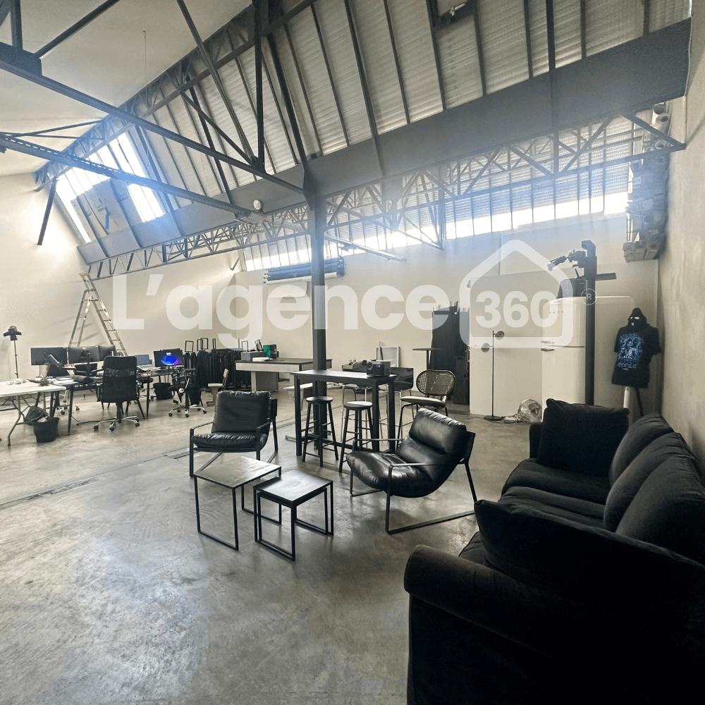 À louer - Atelier / Bureaux atypiques esprit loft - 228 m² - Photo 4