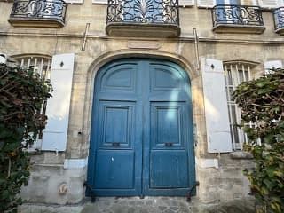 Dans hôtel particulier, appartement de caractère 6 P, 170m2