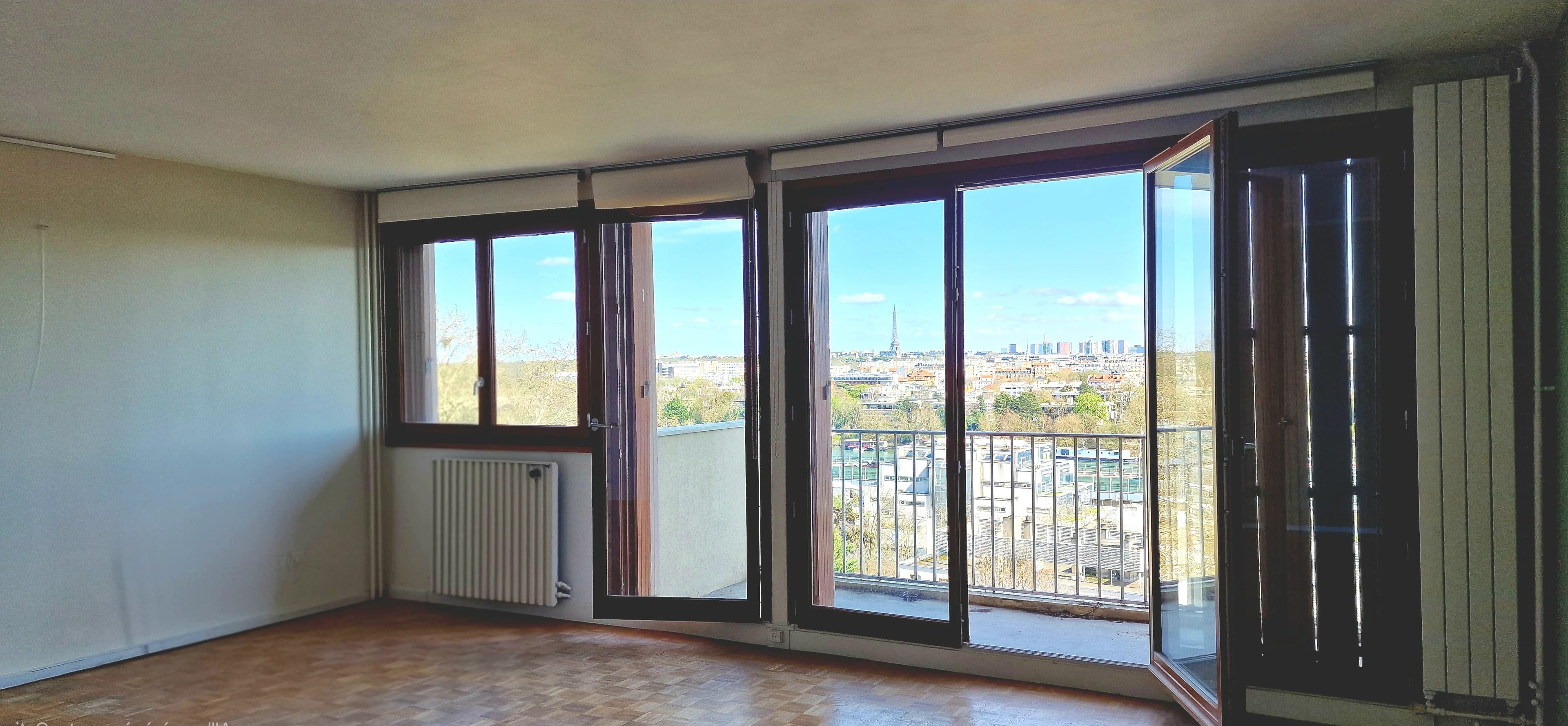 GRAND APPARTEMENT T2 AVEC BALCONS PARKING ET CAVE