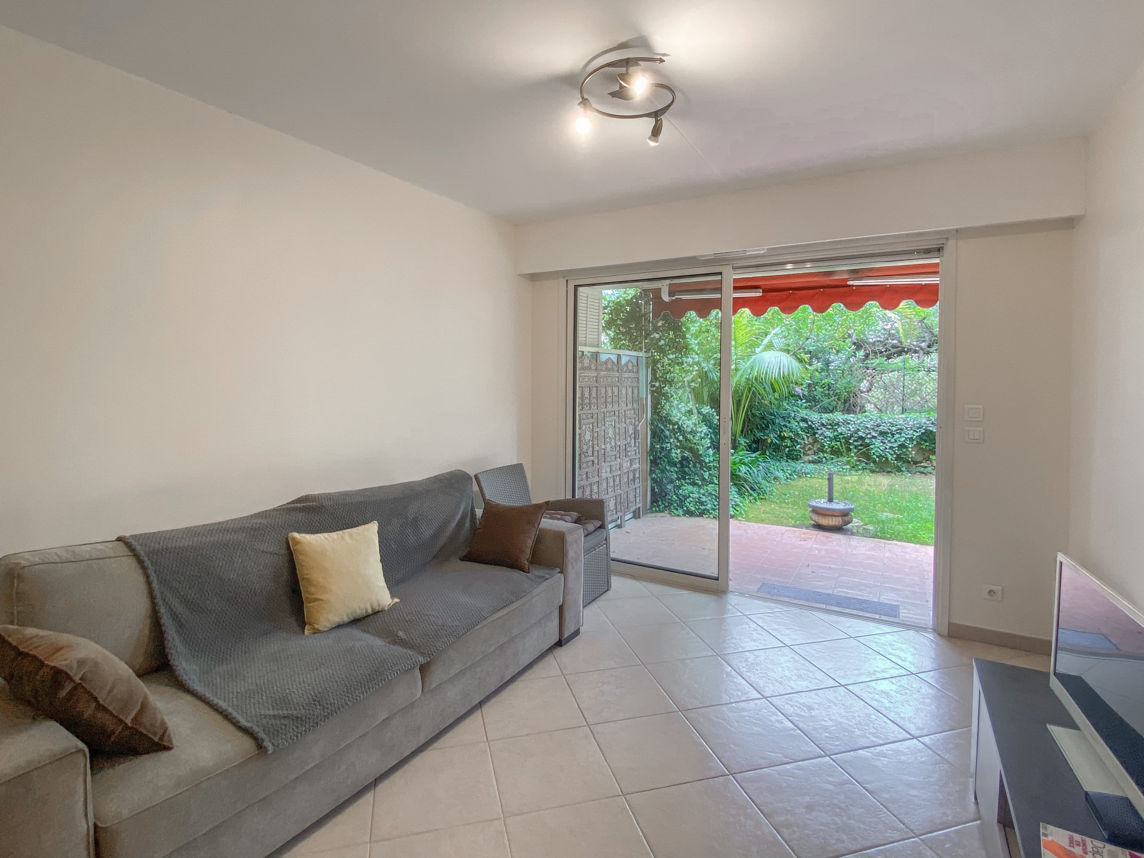 LOCATION MEUBLEE - CORNICHE ANDRE DE JOLY - 2 PIECES - Photo 2