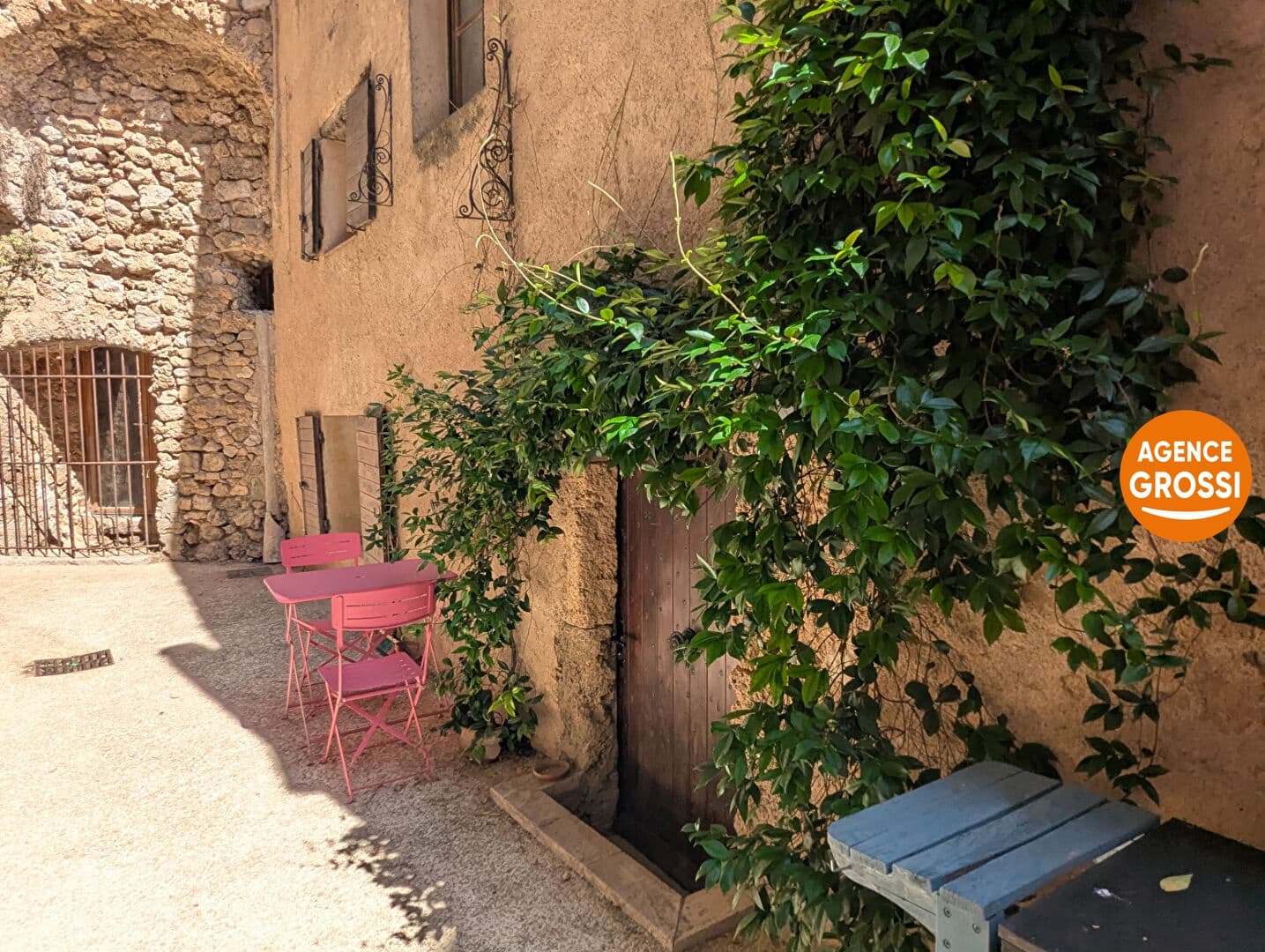 VILLECROZE, charmante maison de village de 4 pièces et mezzanine