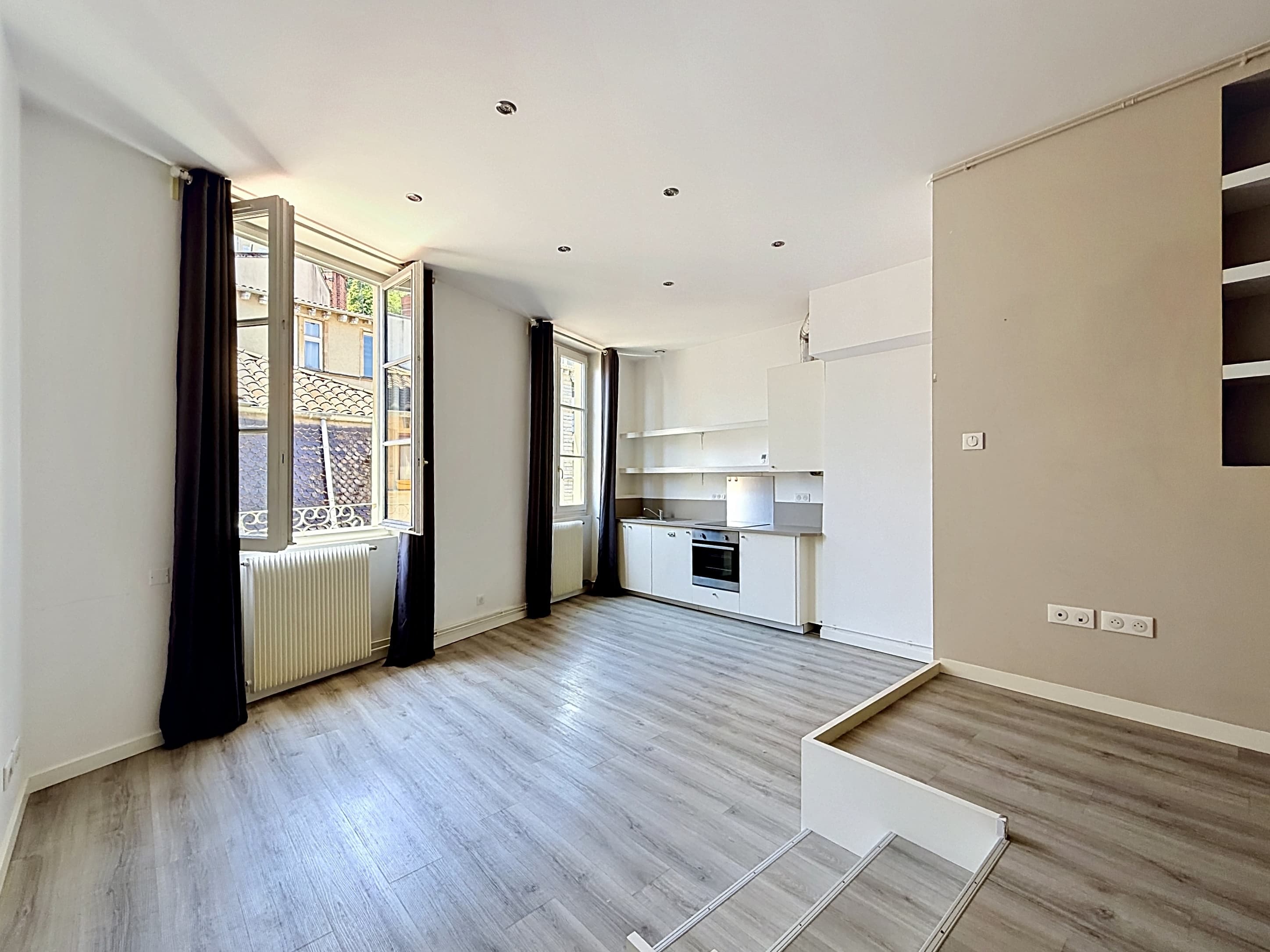 Studio lumineux, dernier étage, Vieux-Lyon- Saint Georges - Photo 2