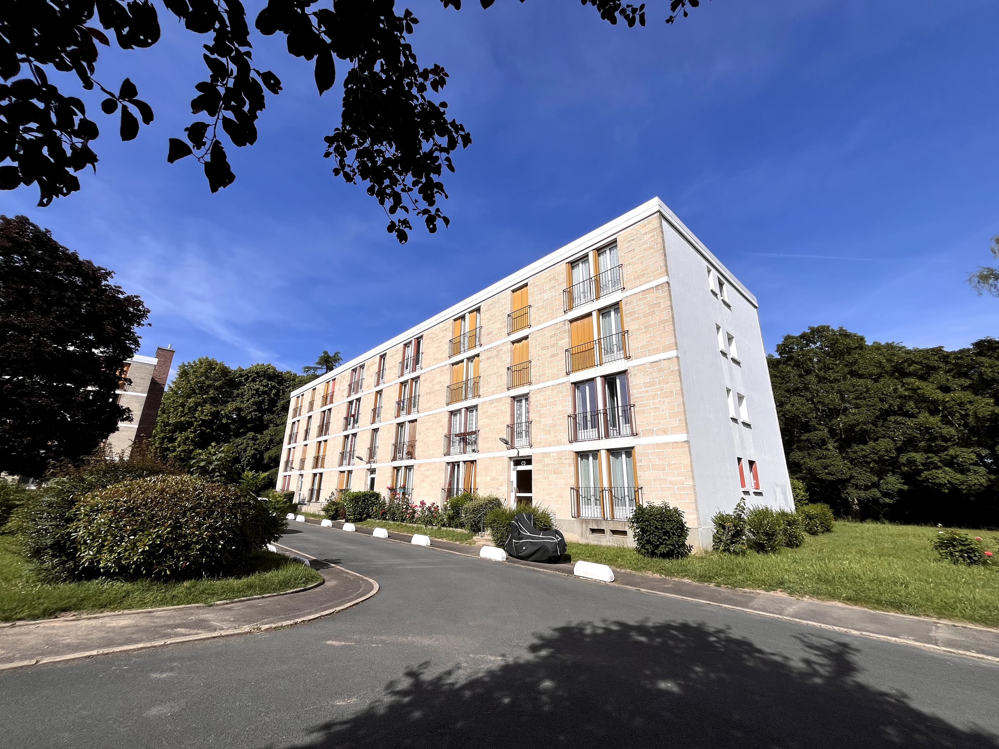 Appartement T4 - parking et caves - St-Germain-les-Arpajon - Photo 9