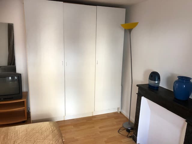 appartement 2 pièces vendu loué bail meublé 4ème étage - Photo 4