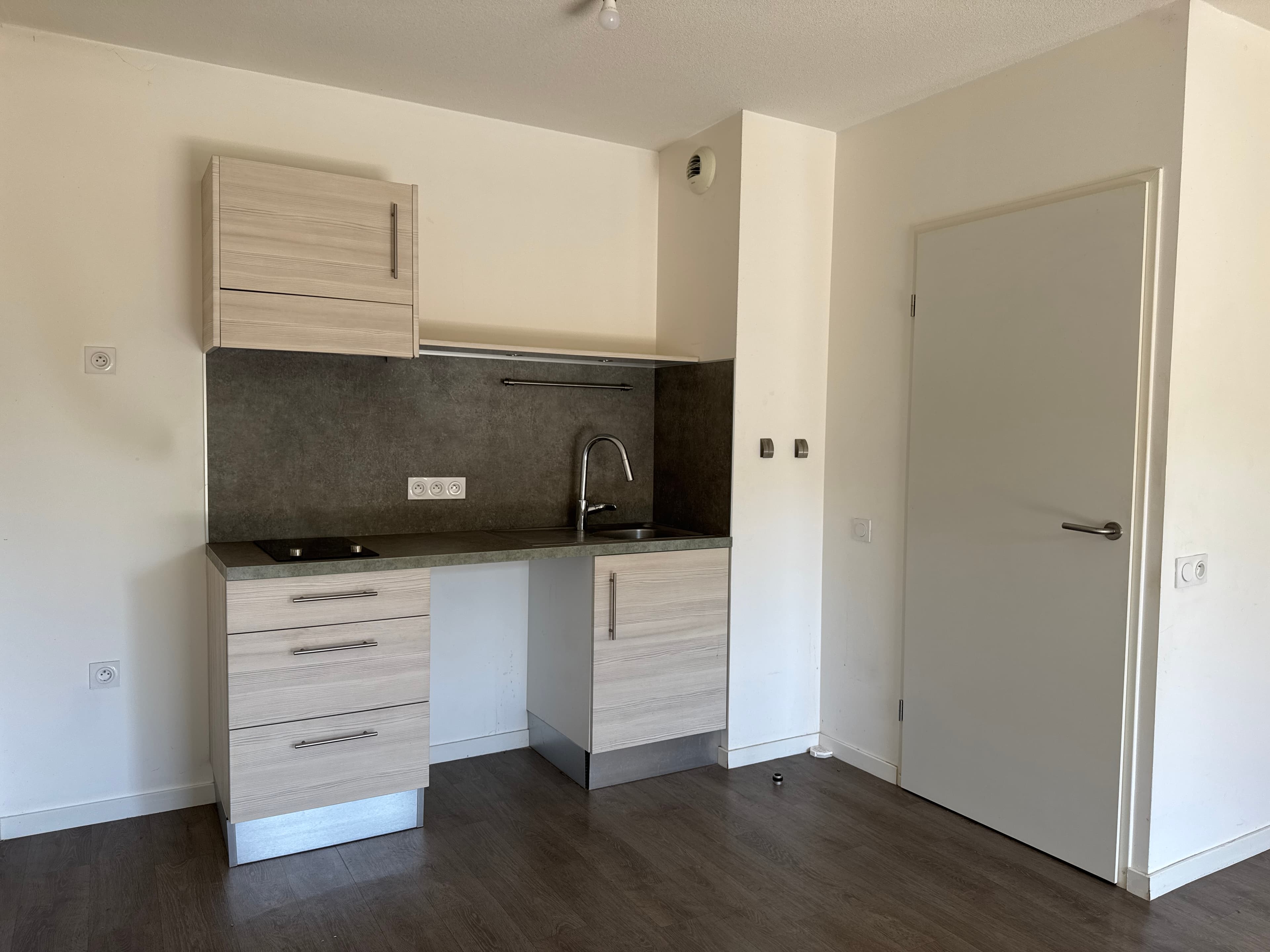 Appartement type 3 + 1 parking en sous sol - résidence séniors - Photo 4