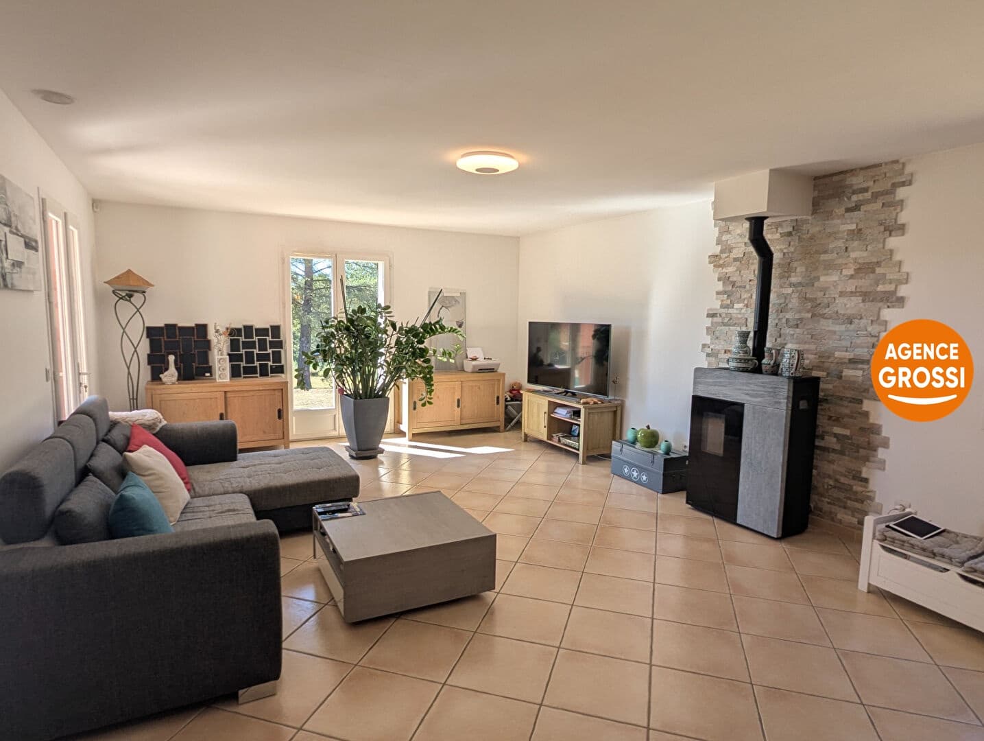 VILLECROZE, villa avec piscine, vue campagne sur terrain 7715m² - Photo 4