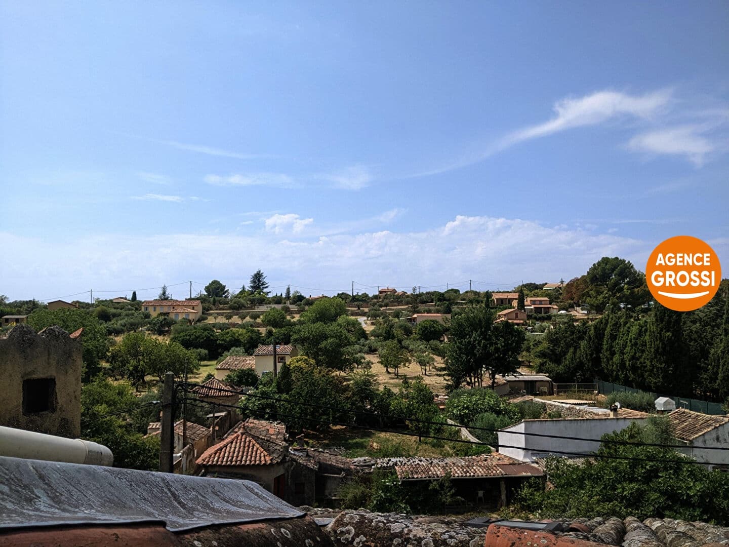 AUPS, charmant appartement en duplex avec terrasse.