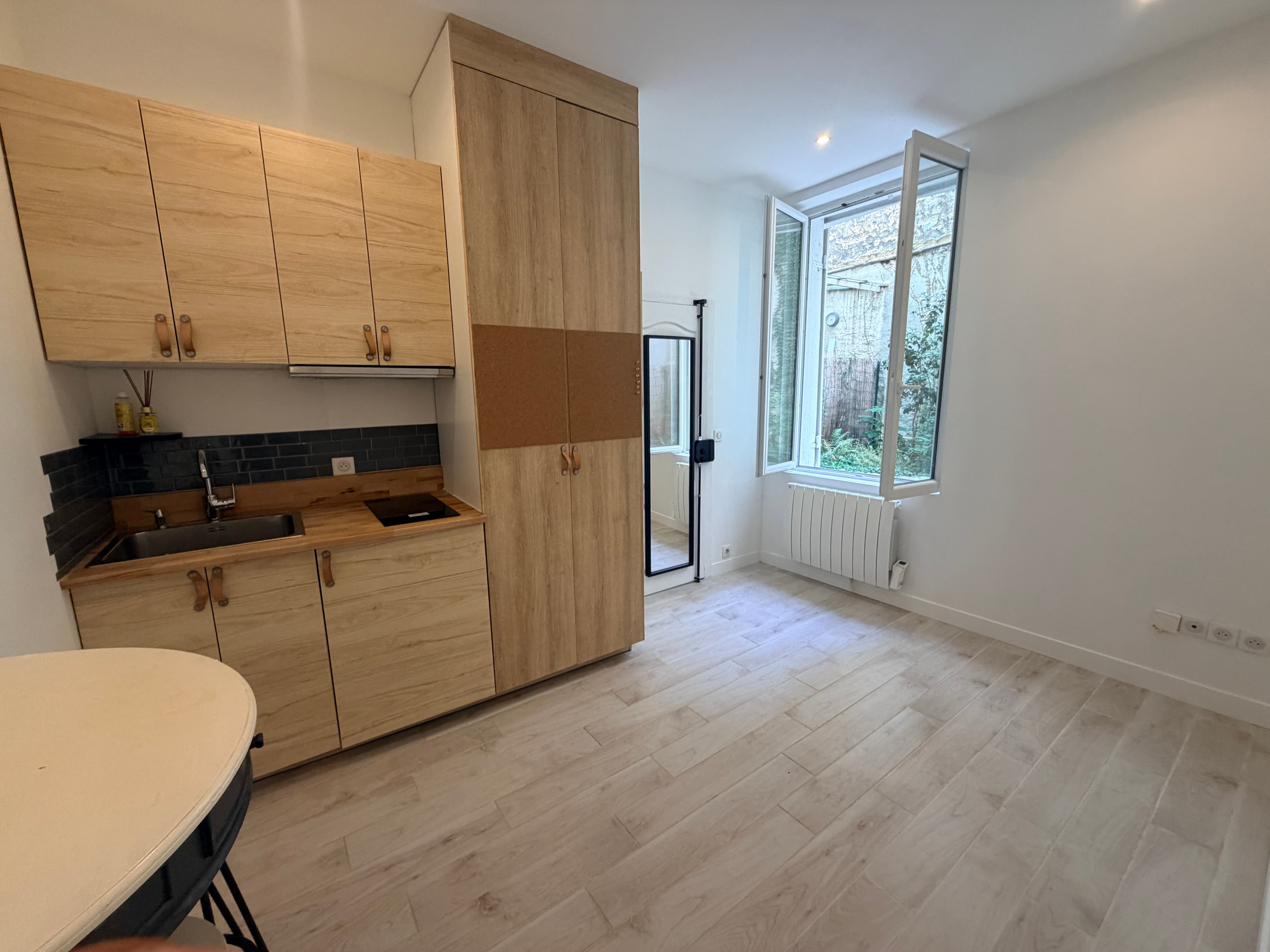 STUDIO ideal invesstisseurs ou pied à terre - rue Benard