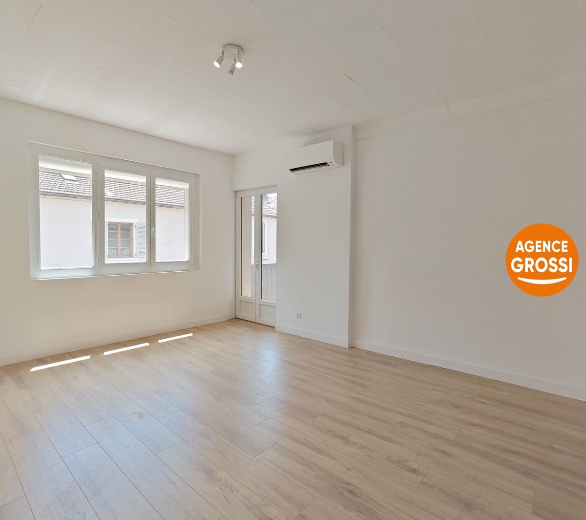 SALERNES appartement rénové, 2 pièces de 53.50 m² avec terrasse.