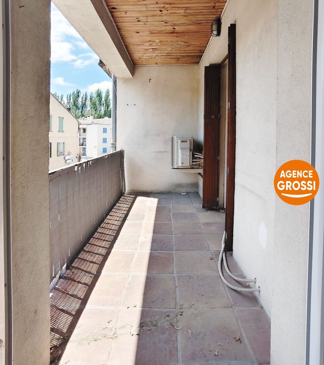SALERNES appartement rénové, 2 pièces de 53.50 m² avec terrasse. - Photo 4