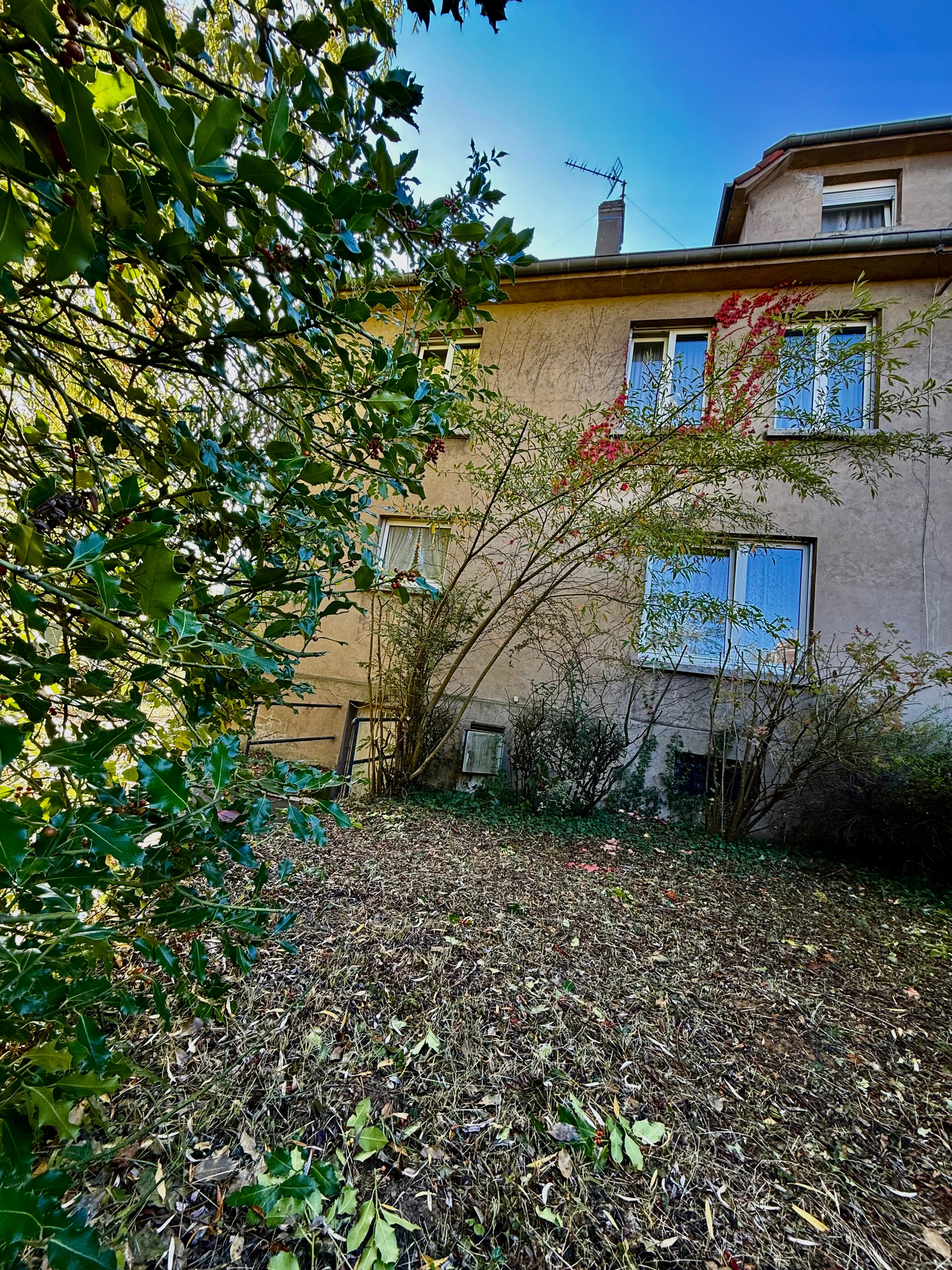 HAGONDANGE: maison avec cachet sur environ 12 ares de terrain