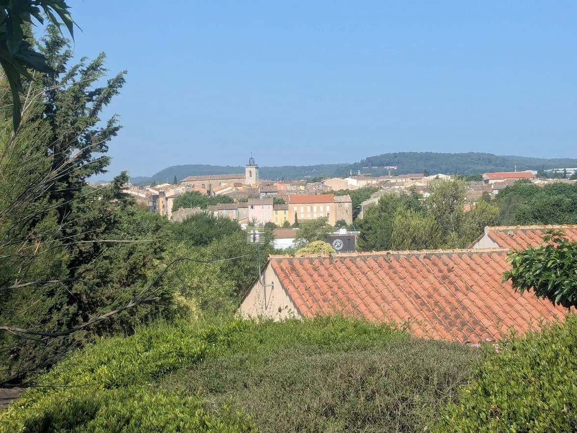 LE MUY - Villa jumelée sur un côté à rénover - vue imprenable - Photo 4