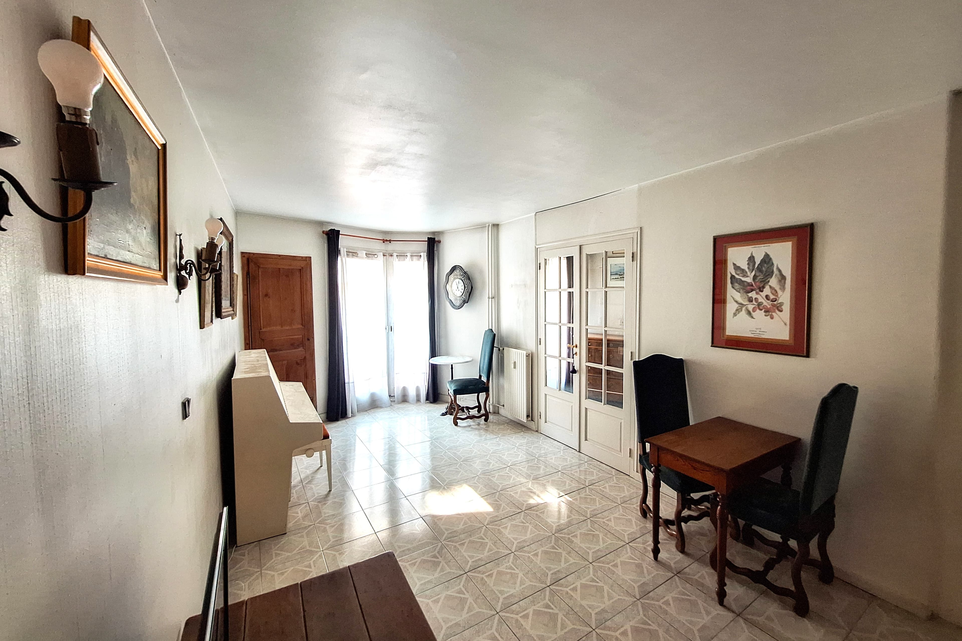 PARIS 19e - 3 pièces de 64 m² - Fort potentiel - Métro à 2 min