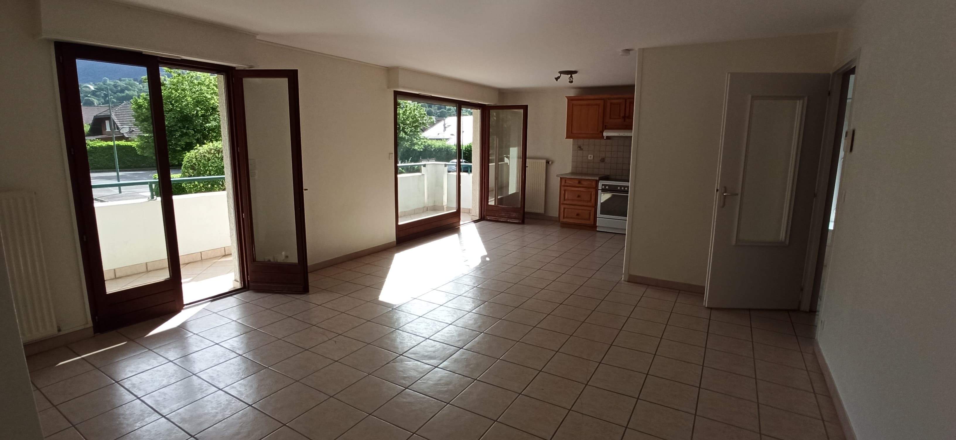 Appartement T4 avec grand séjour et terrasse centre Saint-Jorioz