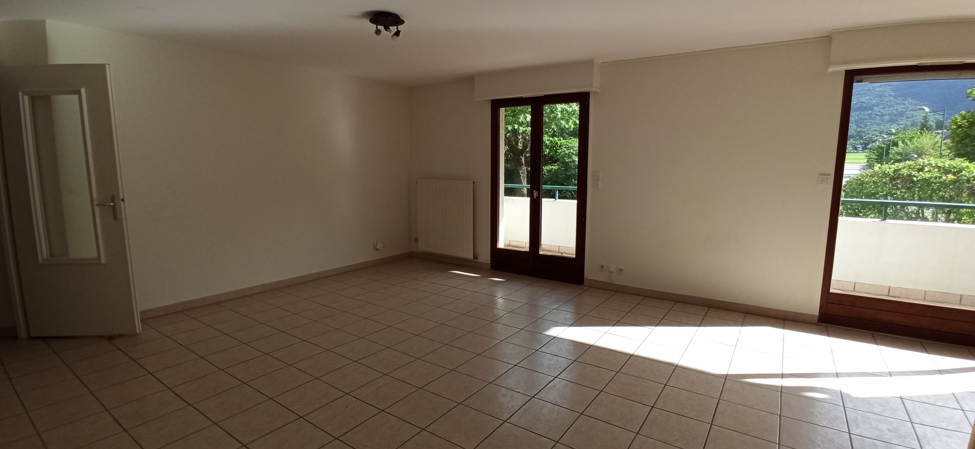 Appartement T4 avec grand séjour et terrasse centre Saint-Jorioz - Photo 2