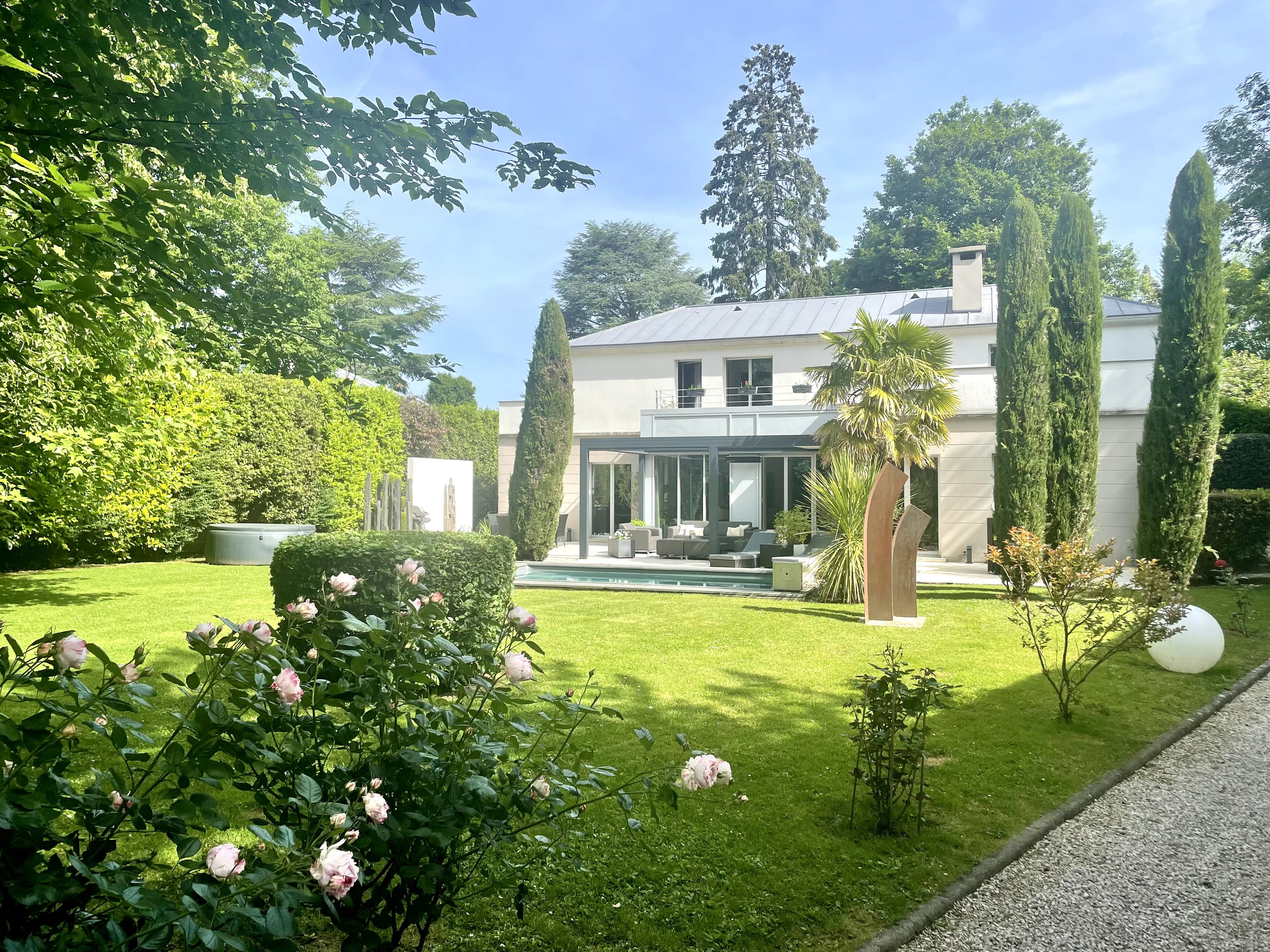 Villa d'architecte avec piscine et volumes exceptionnels - Photo 2
