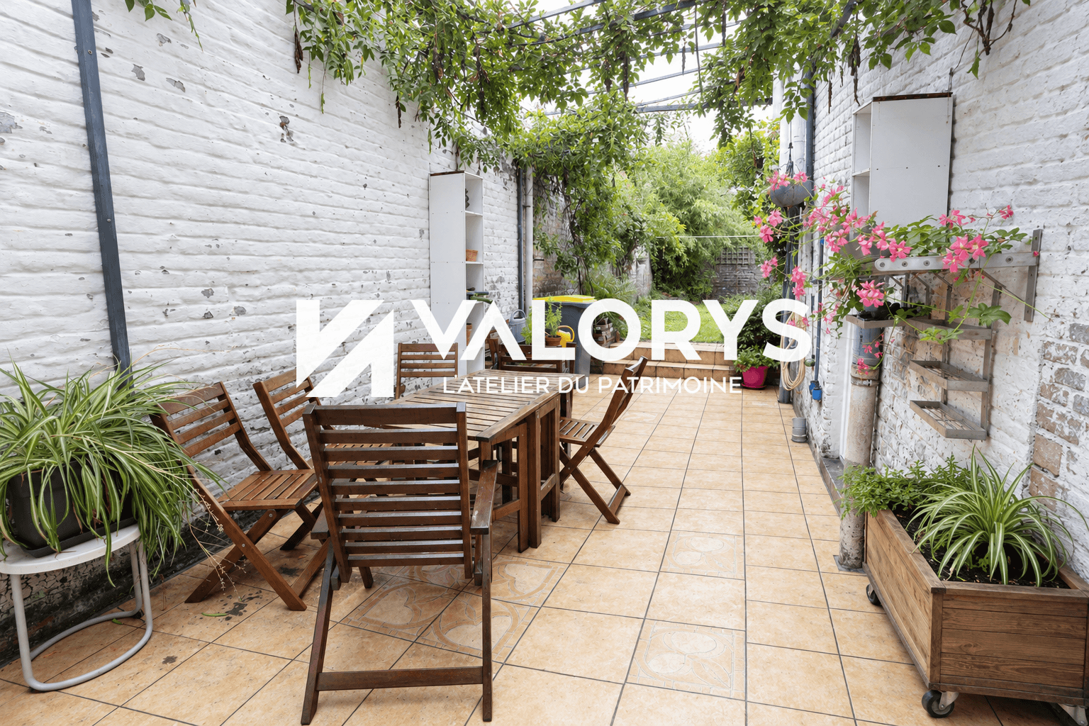Maison de 200 m² - 4 à 5 chambres - Terrase et jardin - Photo 10