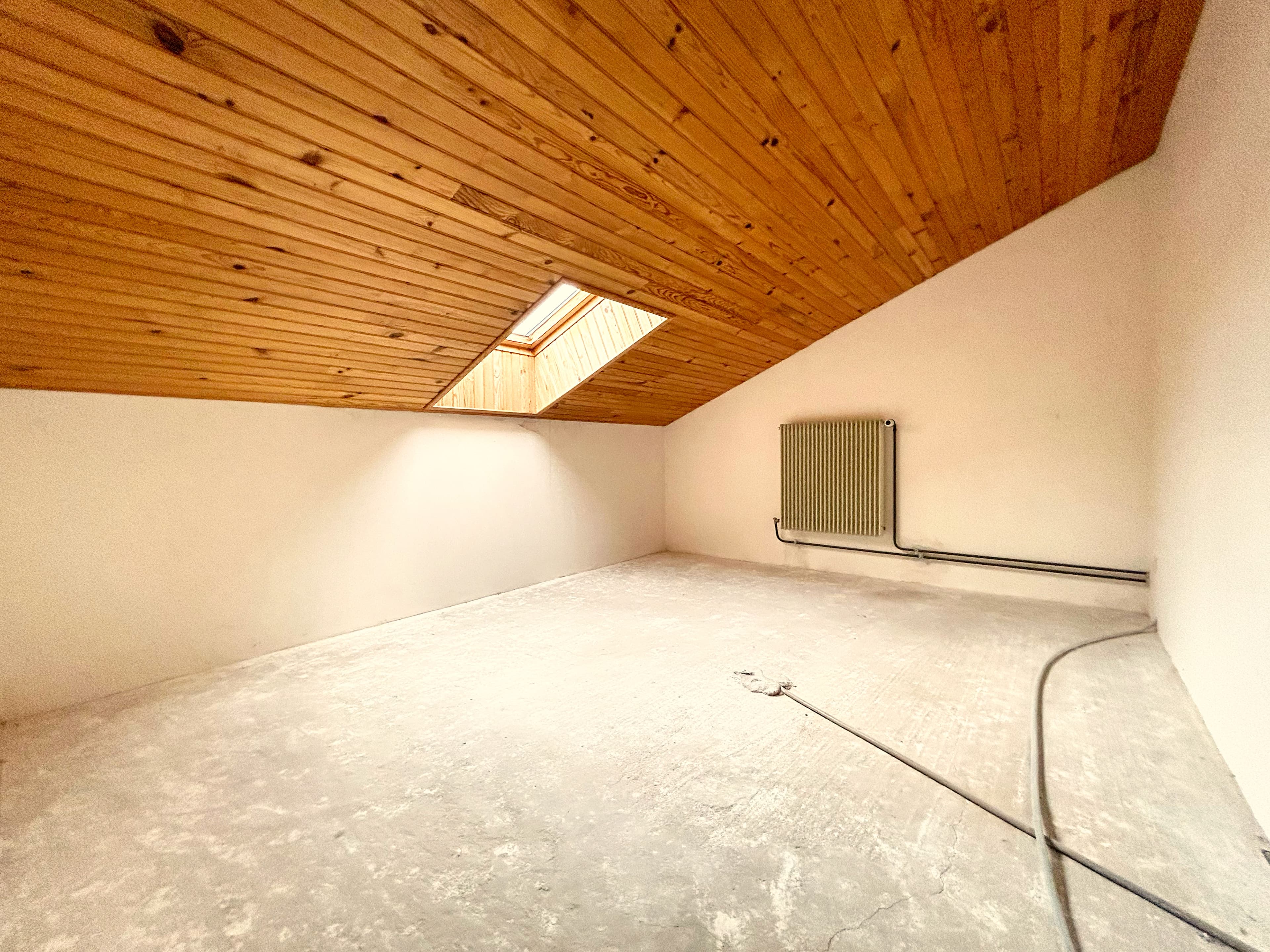 LENTIGNY - Maison de caractère sur 3 niveaux - Fort potentiel - Photo 10