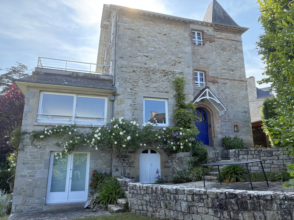 MAISON DE CARACTERE AVEC VUE MER