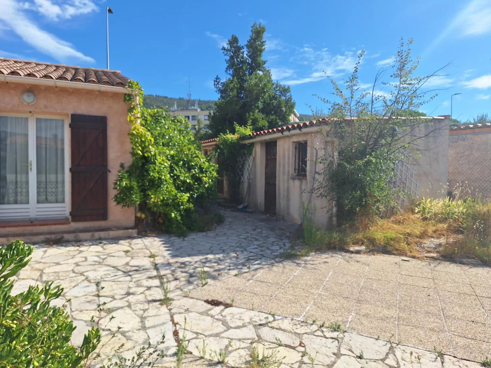 DRAGUIGNAN - Villa 3 chambres sur 1008 m² de terrain à rénover - Photo 2