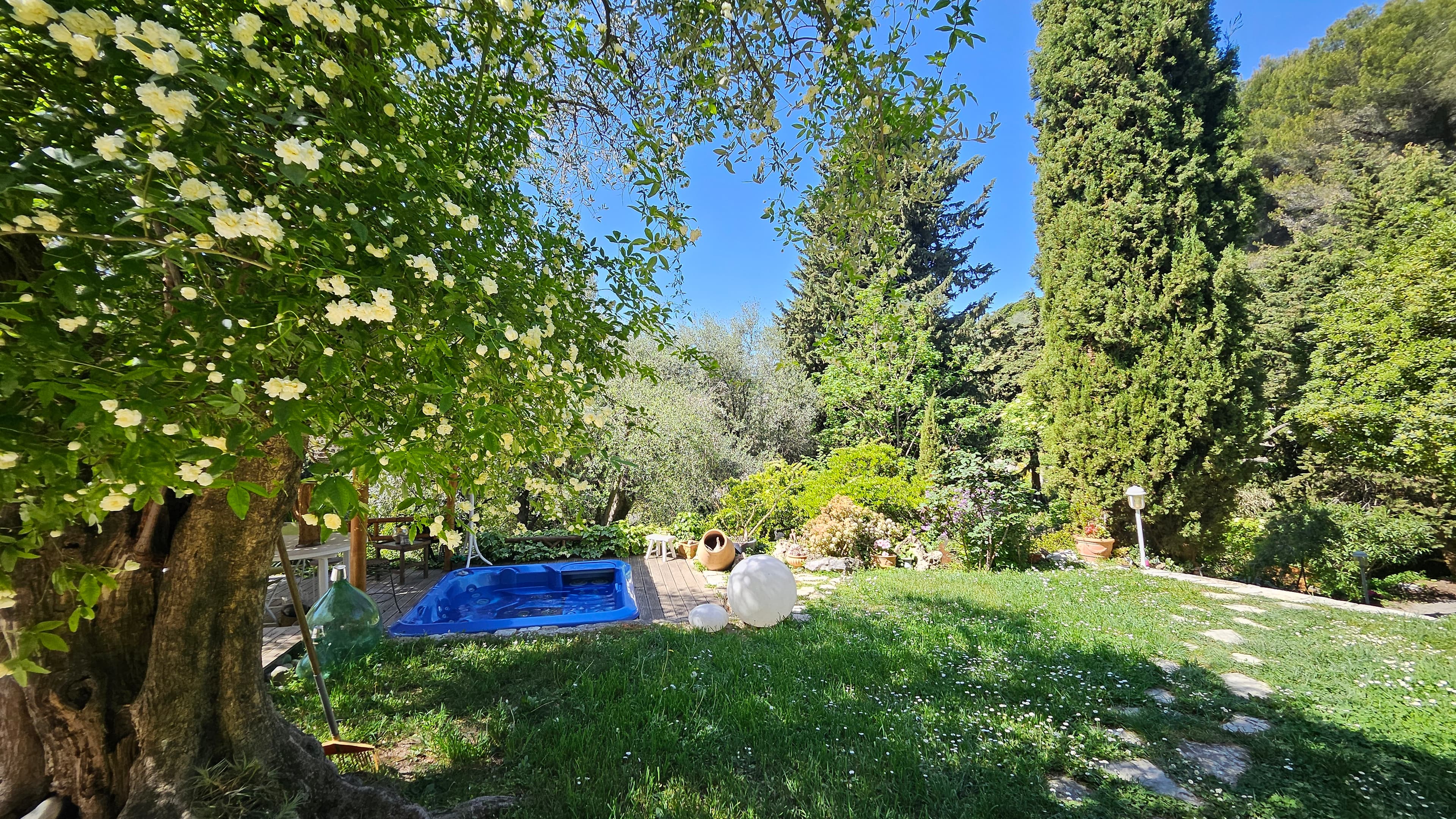 NICE (Rimiez) Maison de charme sur 2 565 m² de terrain paysager - Photo 9