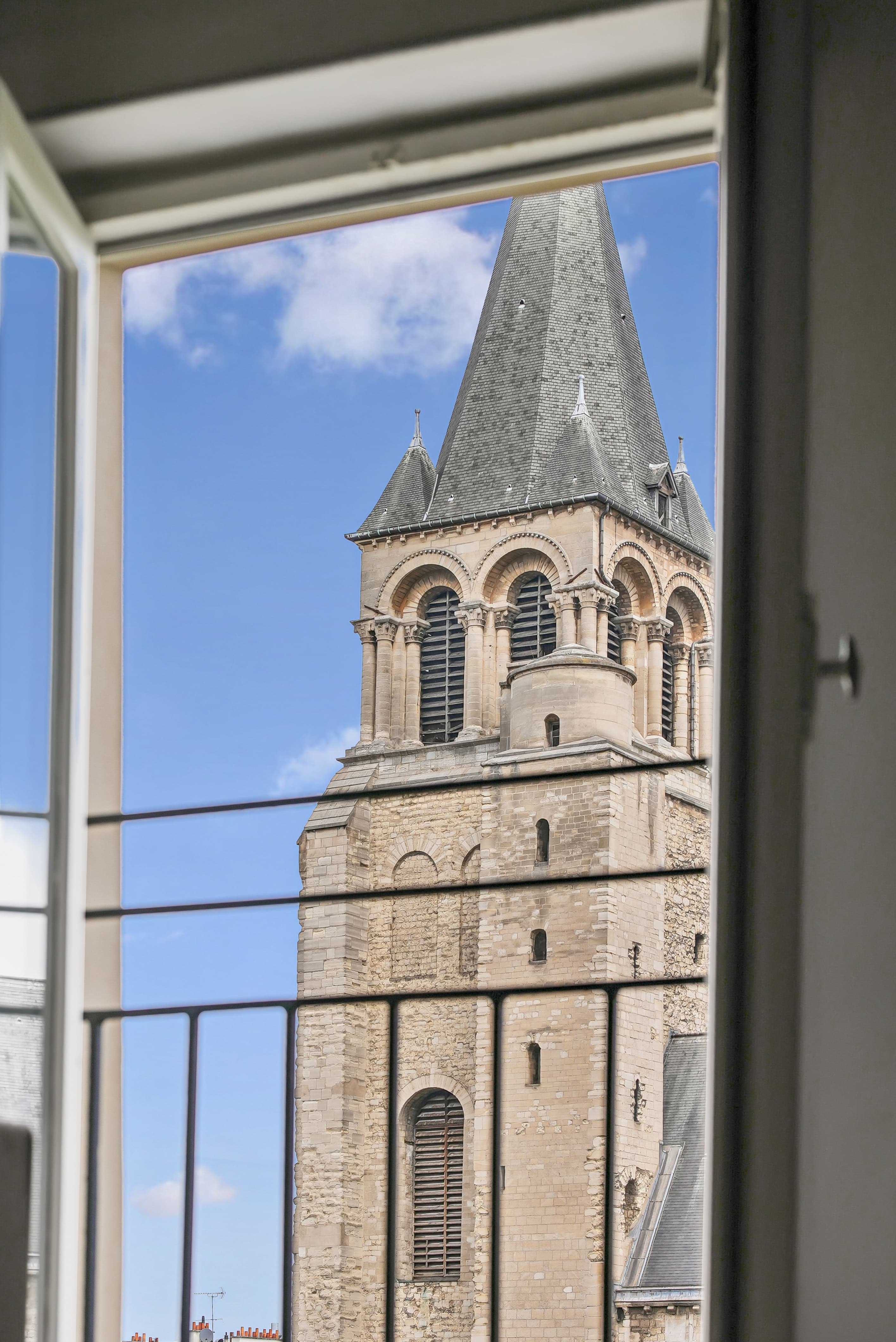 PARIS VI - 2 PIECES 42 M2- VUE EGLISE SAINT GERMAIN DES PRES - Photo 2