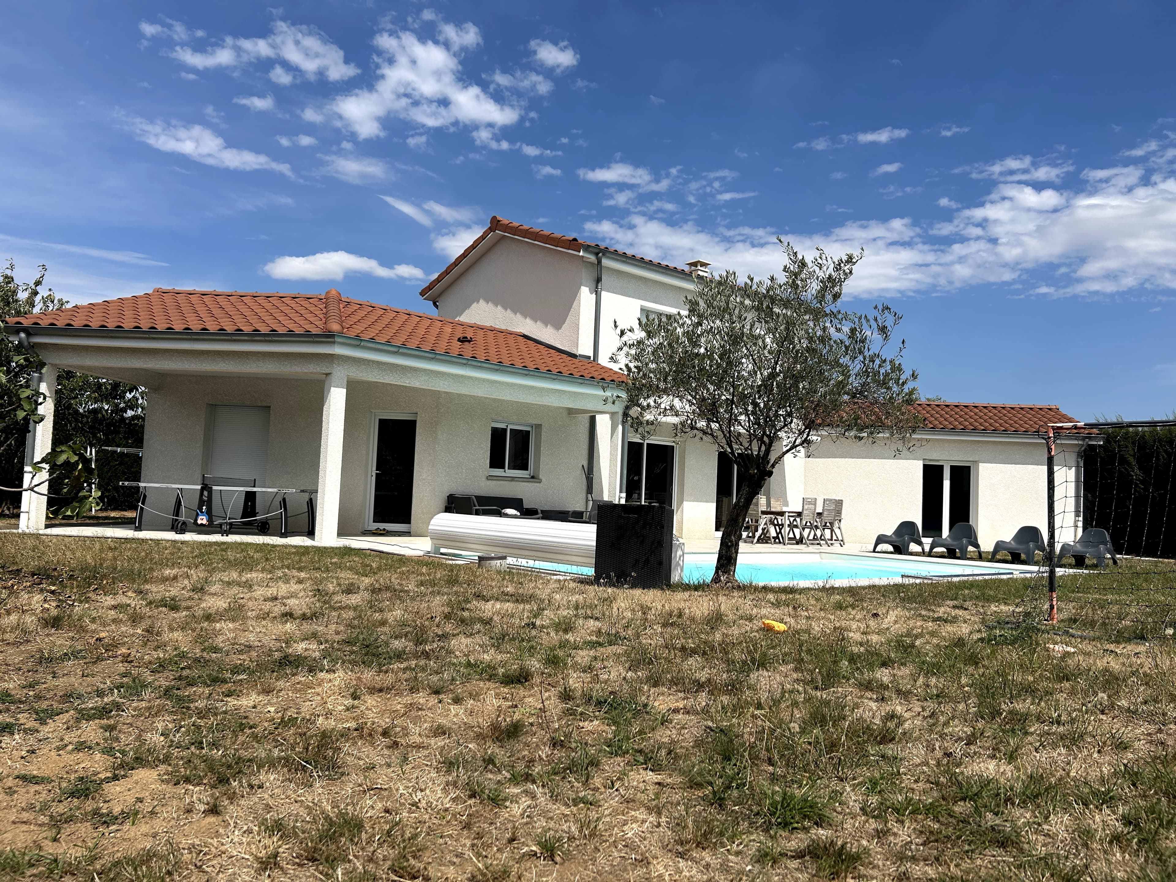 À VENDRE - SUPERBE MAISON FAMILIALE À SAINT-CYR-DE-FAVIÈRES - Photo 3