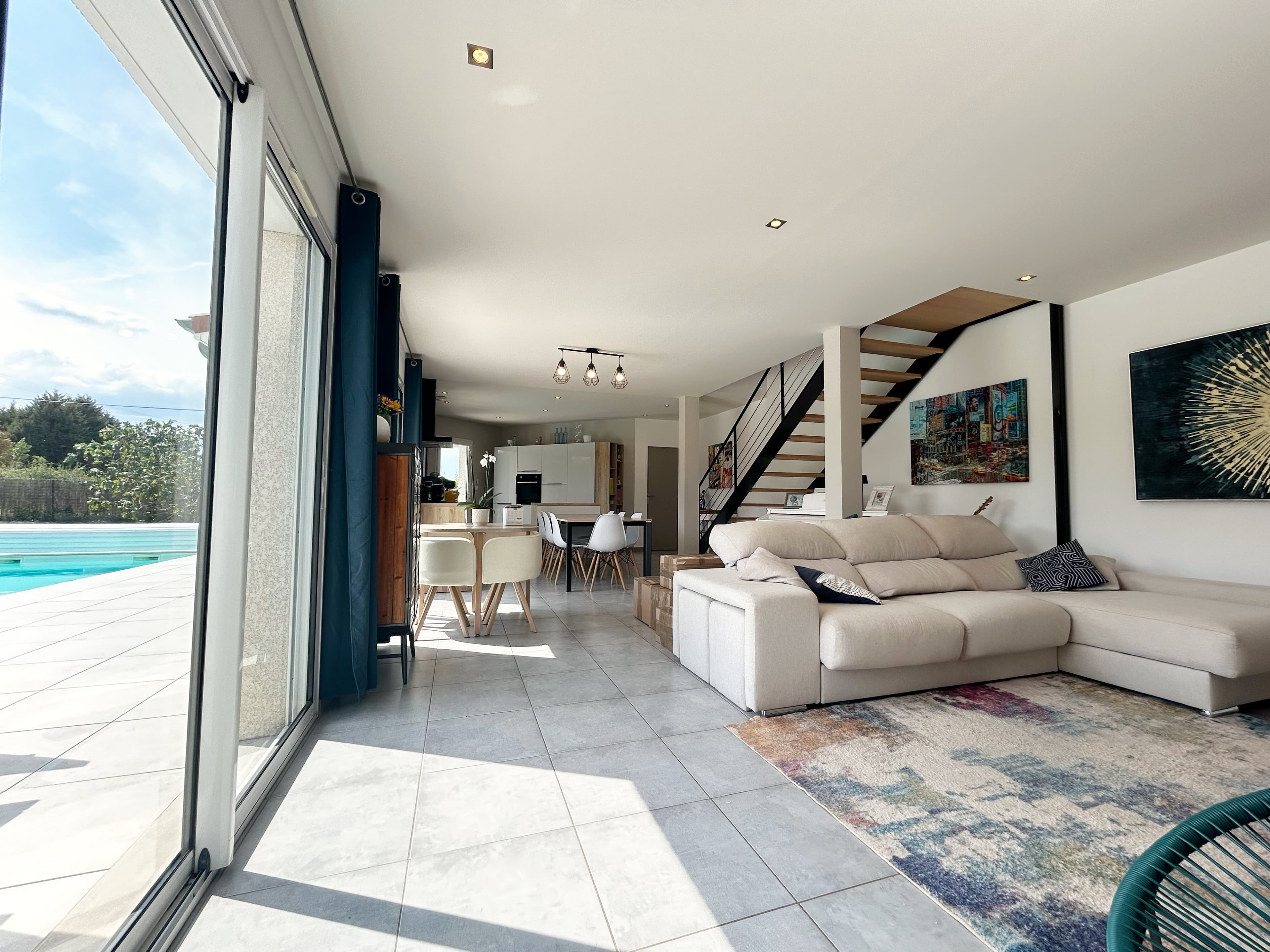 À VENDRE - SUPERBE MAISON FAMILIALE À SAINT-CYR-DE-FAVIÈRES - Photo 5
