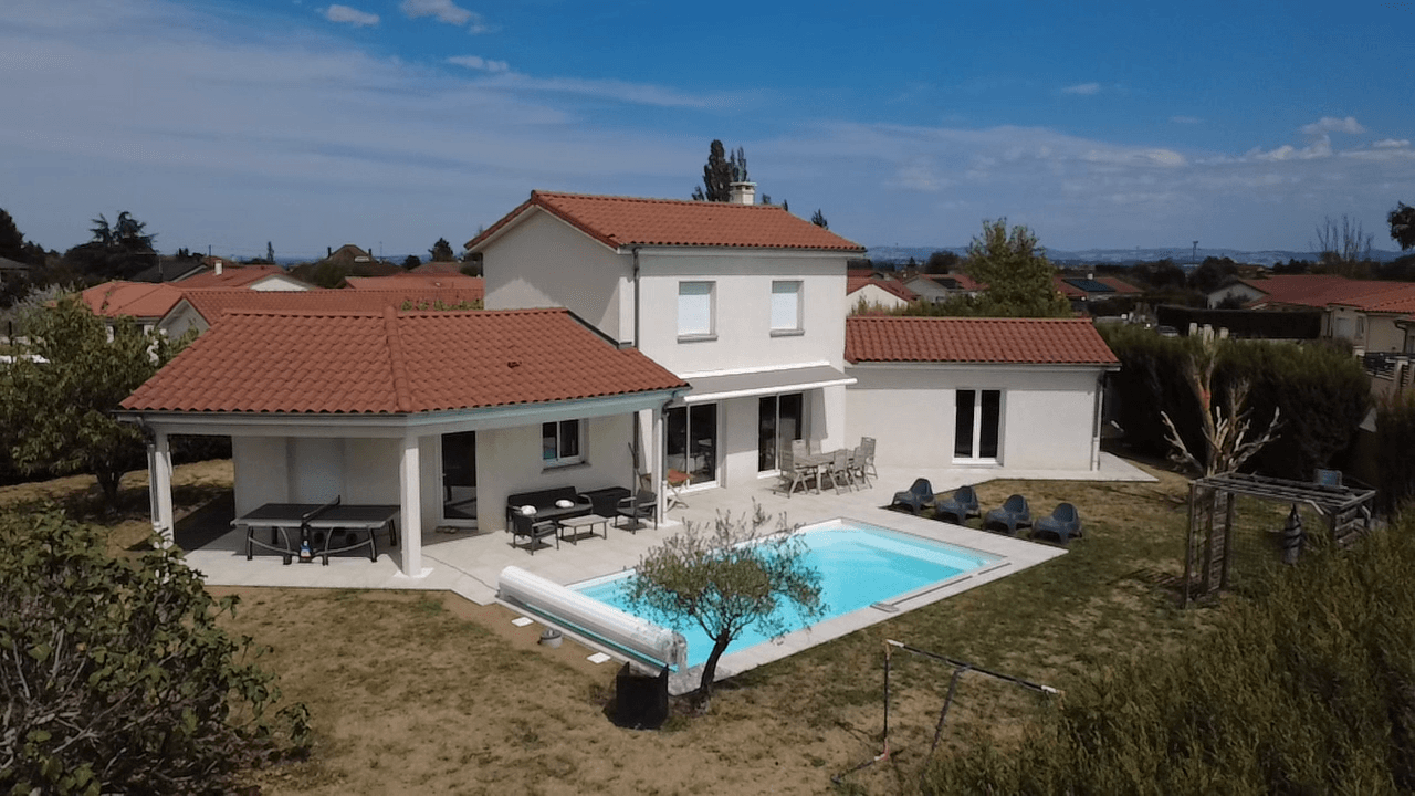 À VENDRE - SUPERBE MAISON FAMILIALE À SAINT-CYR-DE-FAVIÈRES