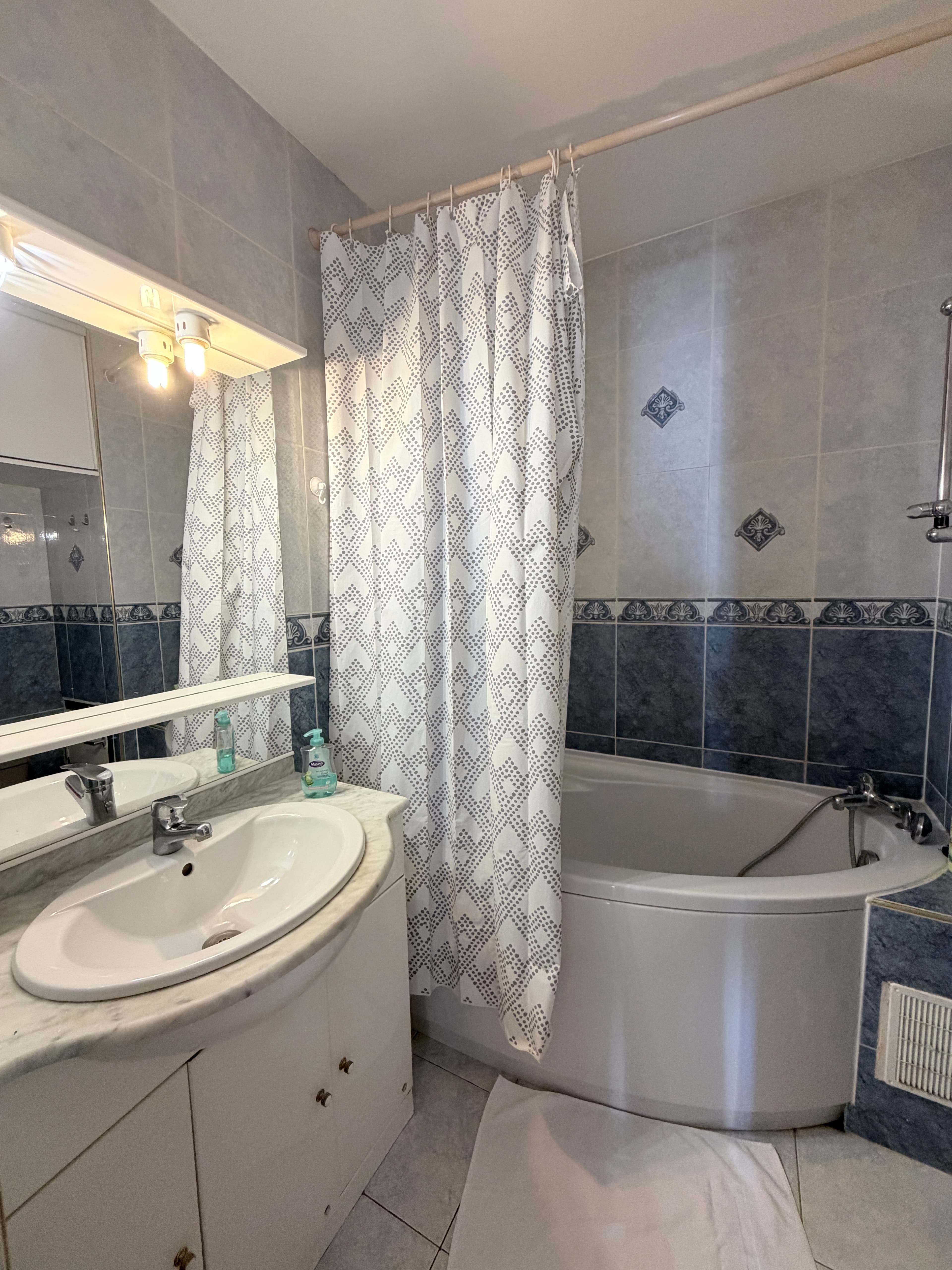 T4 à vendre Paris 13e au pied du Metro Porte de choisy - Photo 4