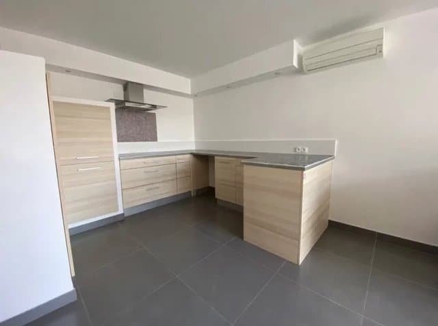 VIDAUBAN - VILLA COMPRENANT 2 APPARTEMENTS T2 et T4 - Photo 3