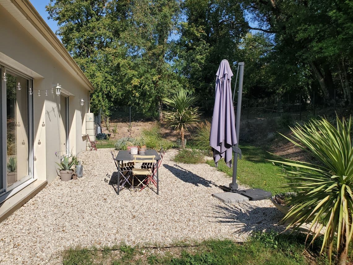 Entre ville et campagne, un plain-pied ouvert sur la verdure - Photo 3