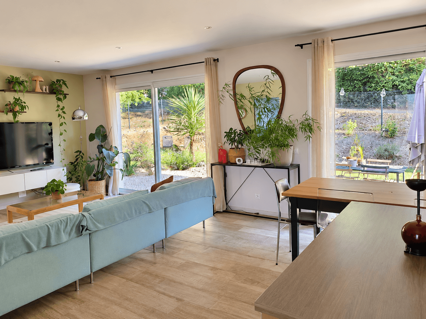 Entre ville et campagne, un plain-pied ouvert sur la verdure - Photo 4
