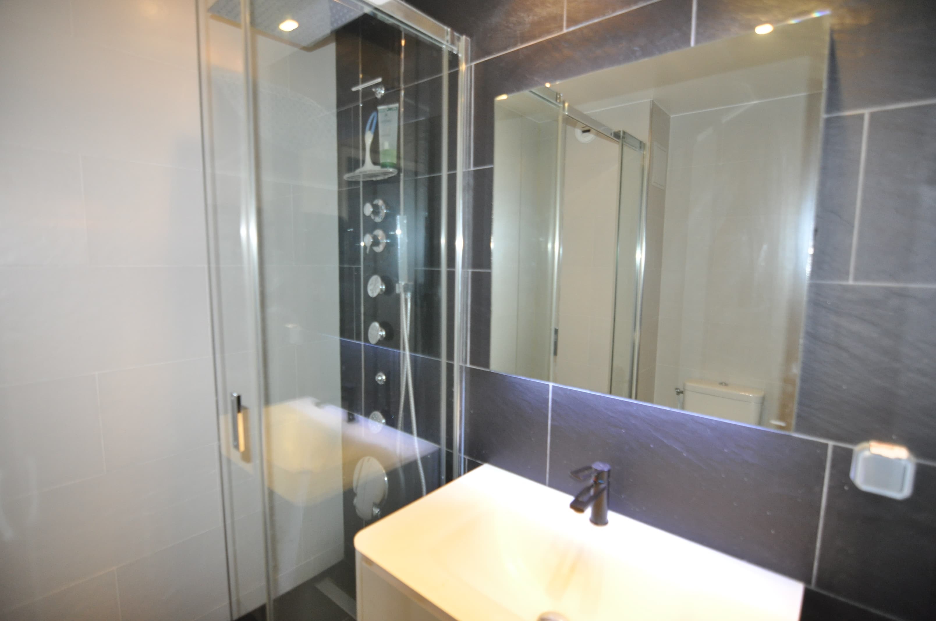 Charmant 2 pièces de 50 m², Cave & Parking - Rueil-Malmaison - Photo 5