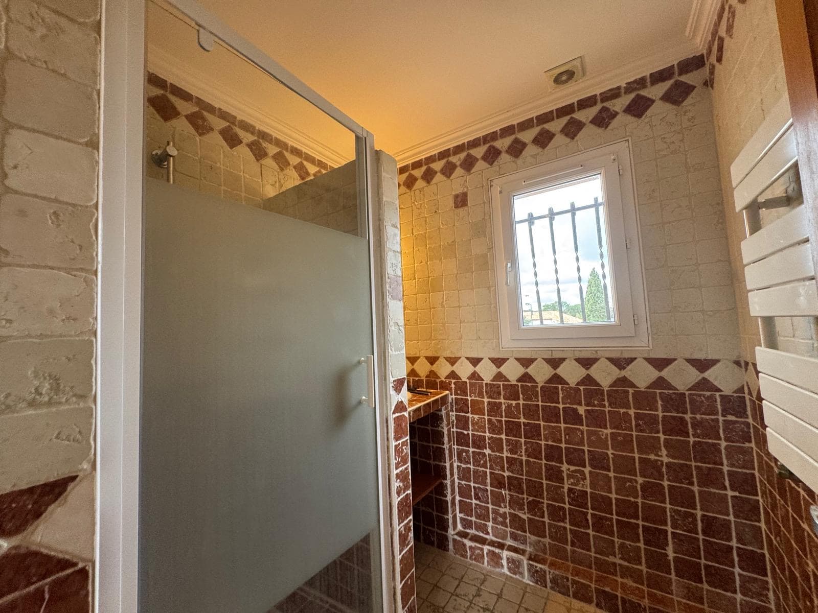 Belle maison de 145 m² avec piscine, garage et terrain - Photo 5