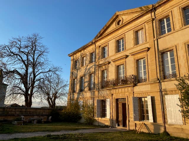 Magnifique appartement dans château au Nord d'Aix en Provence - Photo 2