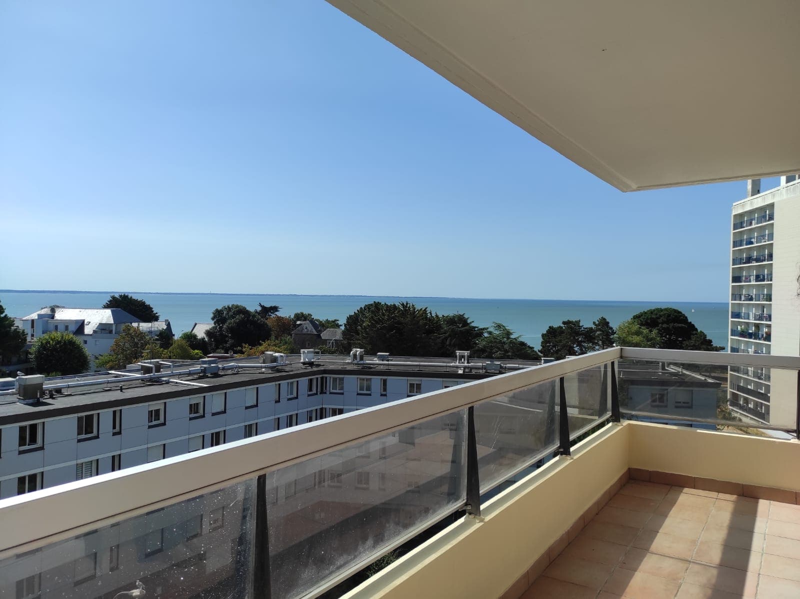 Vue mer panoramique sur l'estuaire - Rare T4 rénové Kerlédé