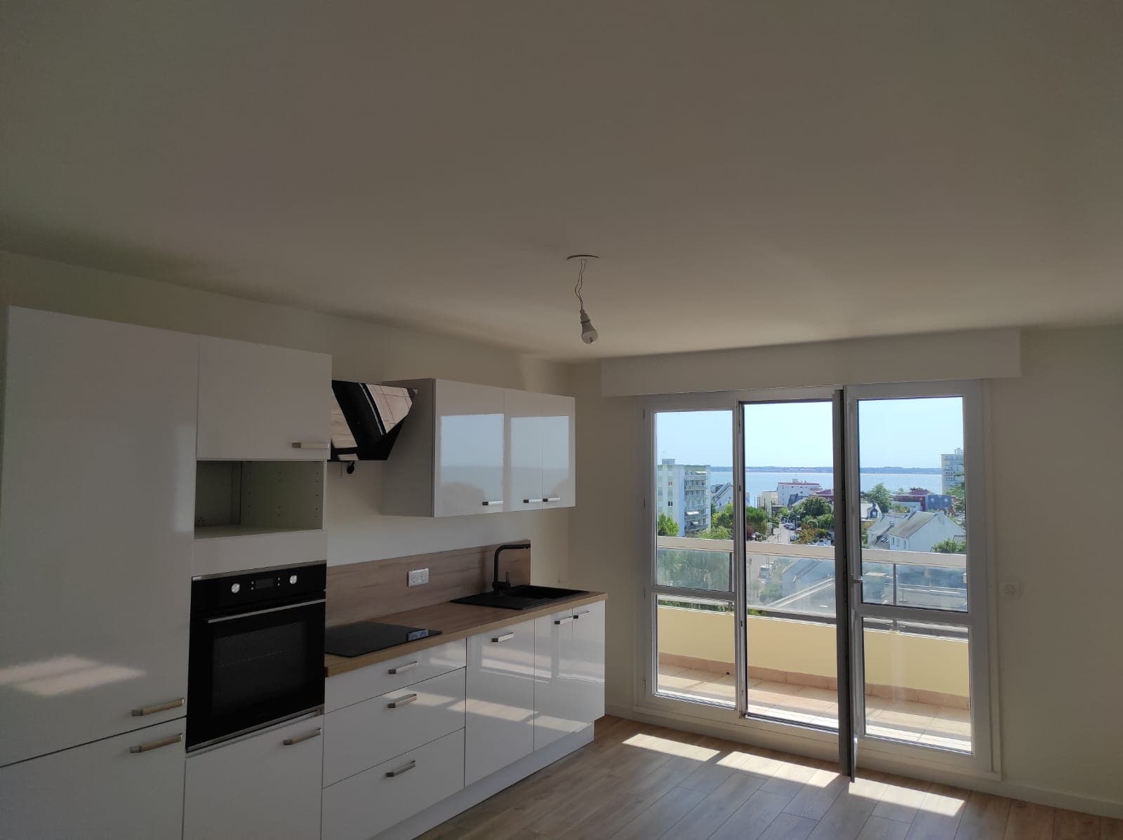Vue mer panoramique sur l'estuaire - Rare T4 rénové Kerlédé - Photo 2