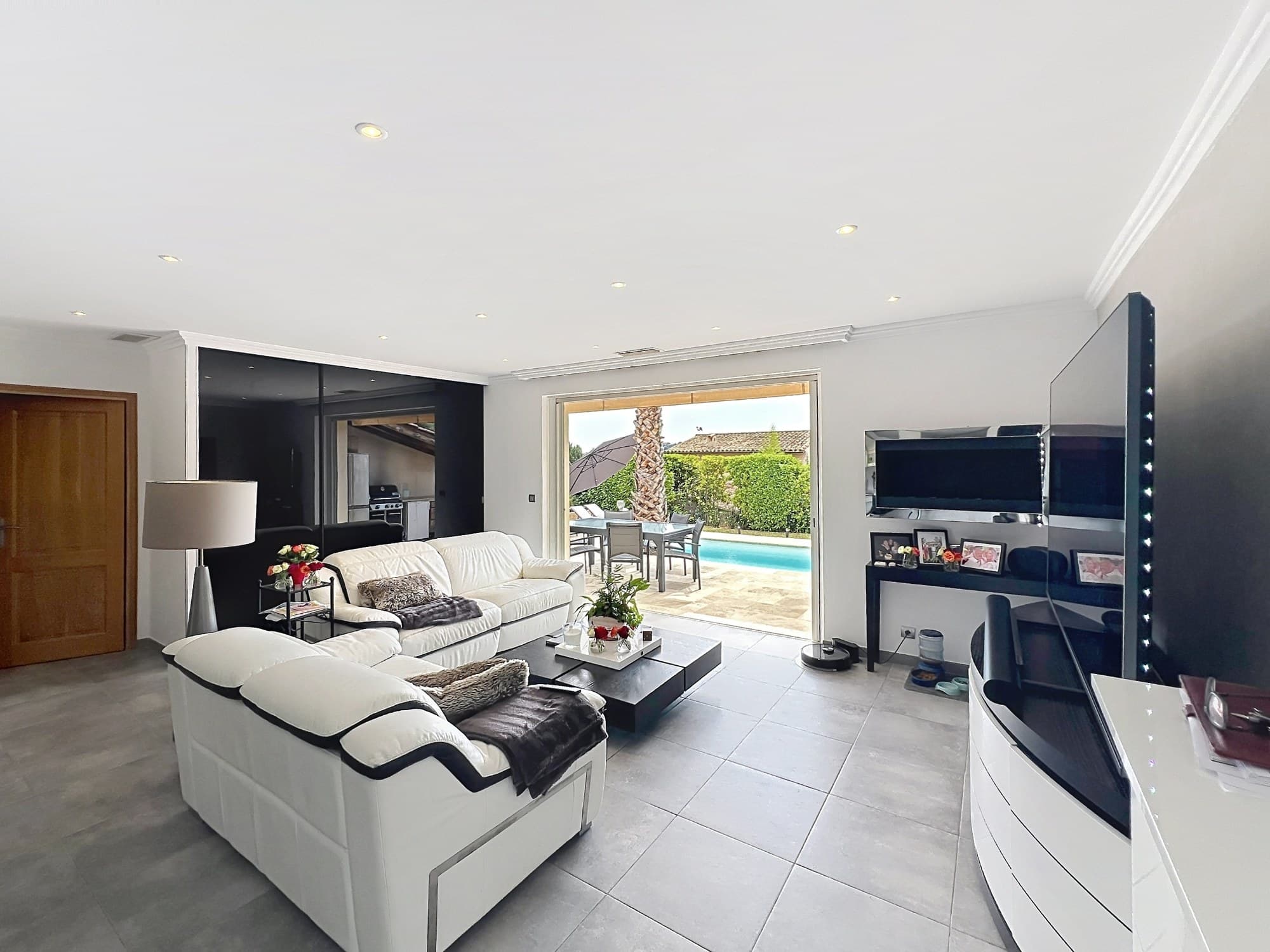 Vence - Sainte-Colombe : villa plain-pied, piscine et vue - Photo 3