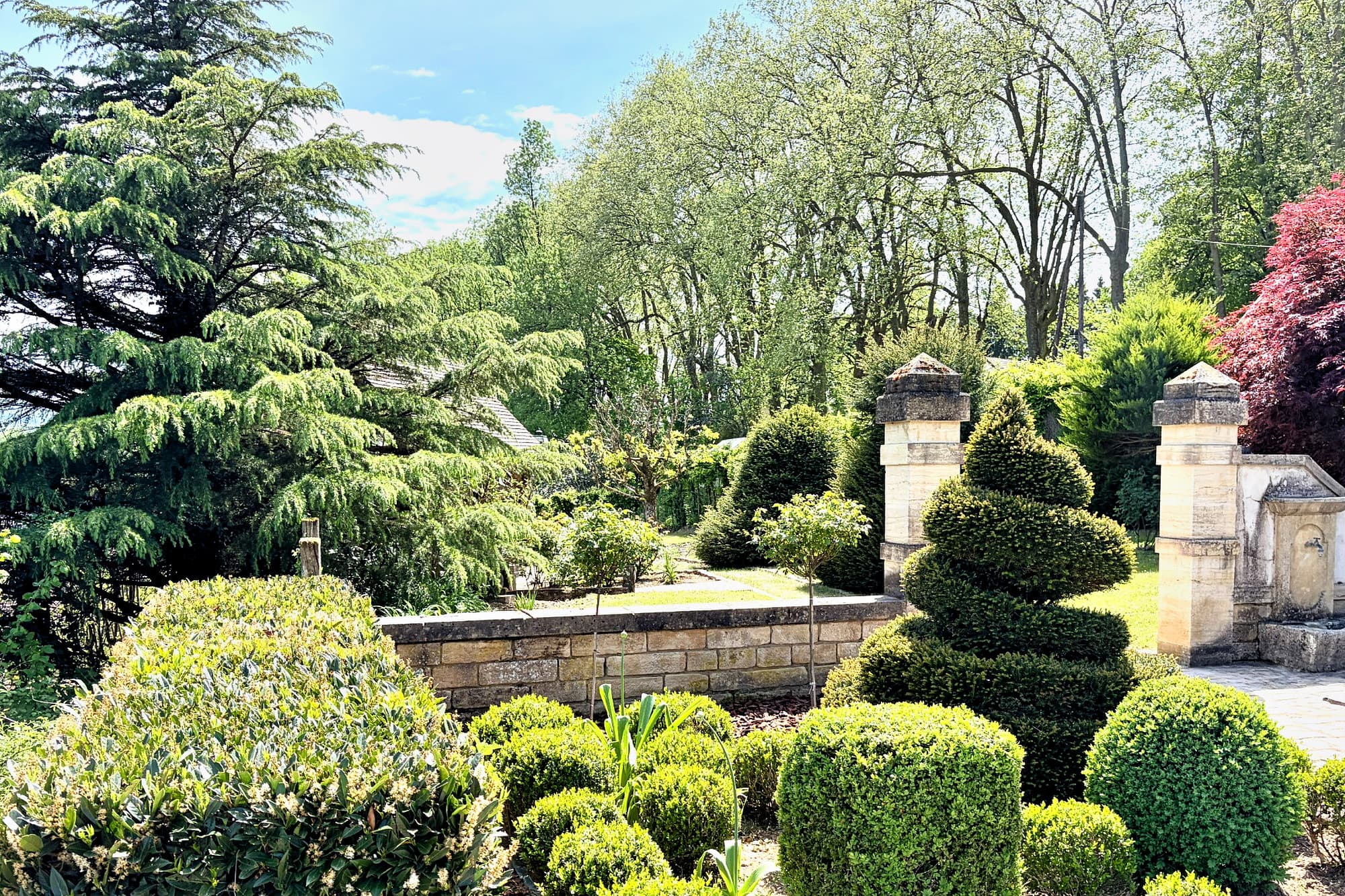 Demeure de caractère avec parc paysager et piscine . Geneuille. - Photo 10