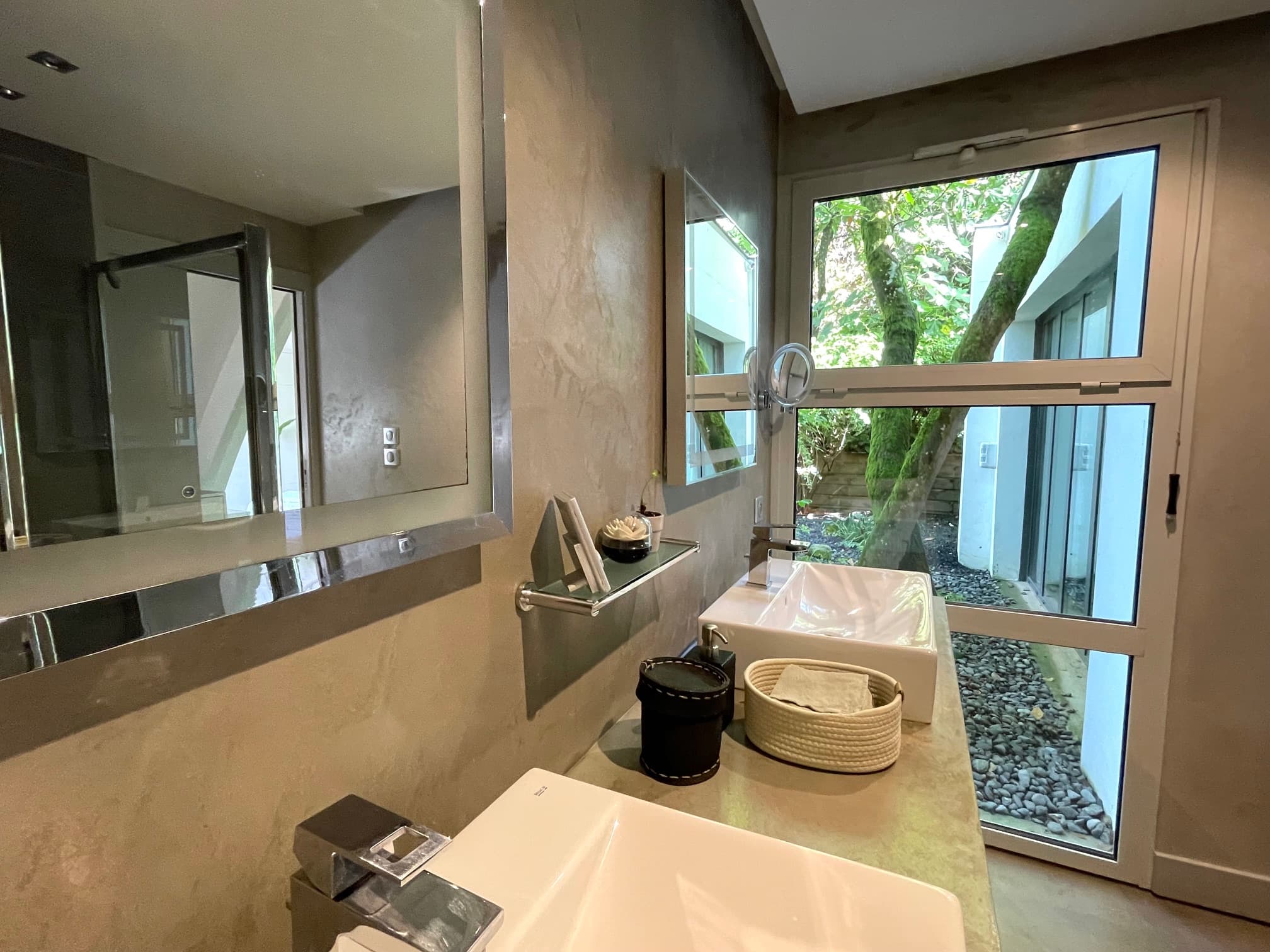 Villa contemporaine d'exception sur 2000 m2 de terrain Piscine - Photo 8