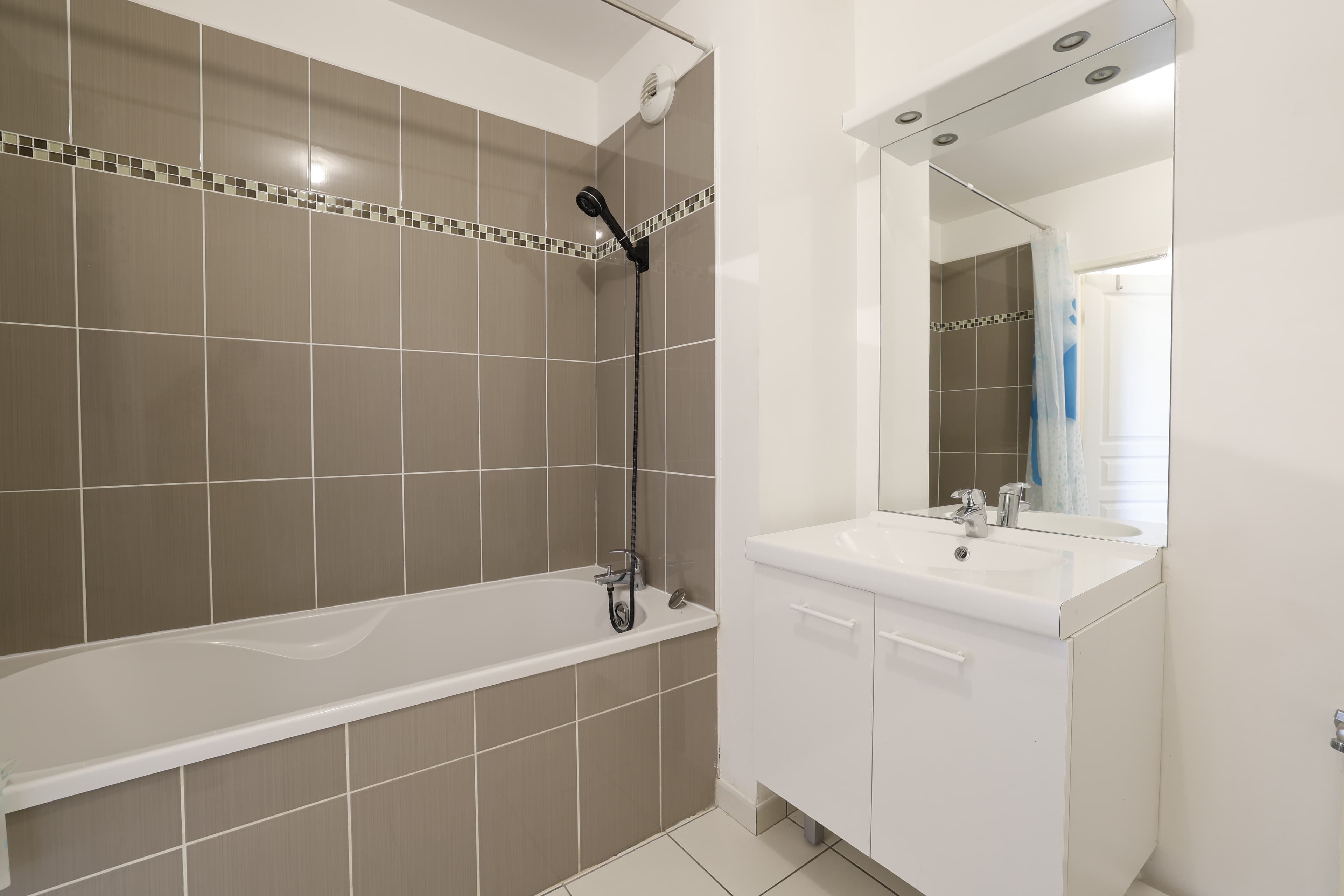 T3 avec jardin privatif de 60m², terrasse, parking privé - Photo 6