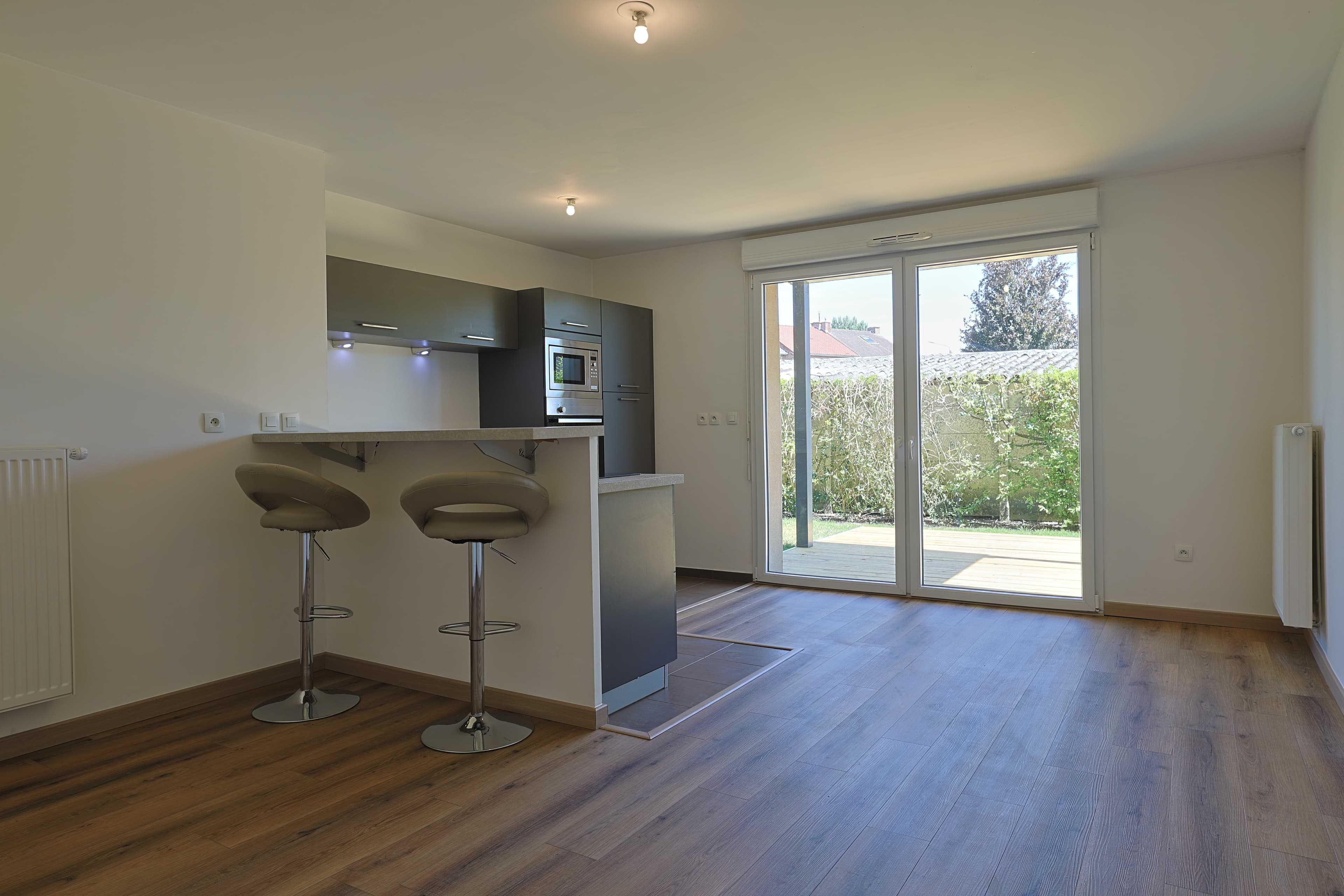 T3 avec jardin privatif de 60m², terrasse, parking privé - Photo 3