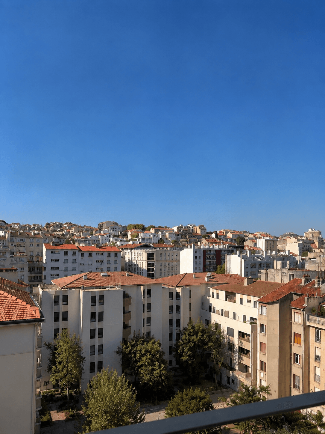 DERNIER ÉTAGE - TERRASSE - ENTIÈREMENT RÉNOVÉ