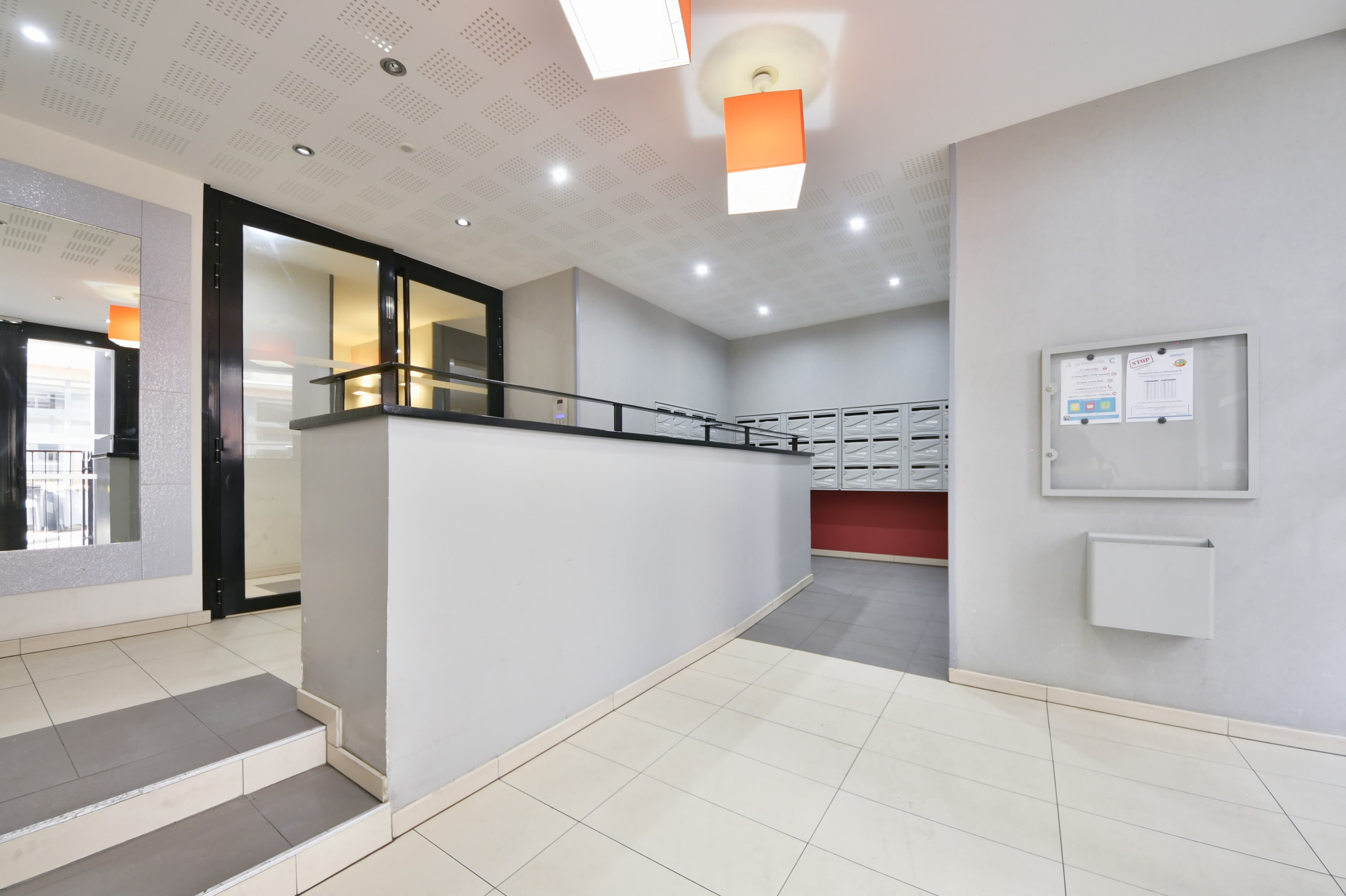Appartement 2 Pieces avec terrasse à moins de 2 minutes du métro - Photo 10